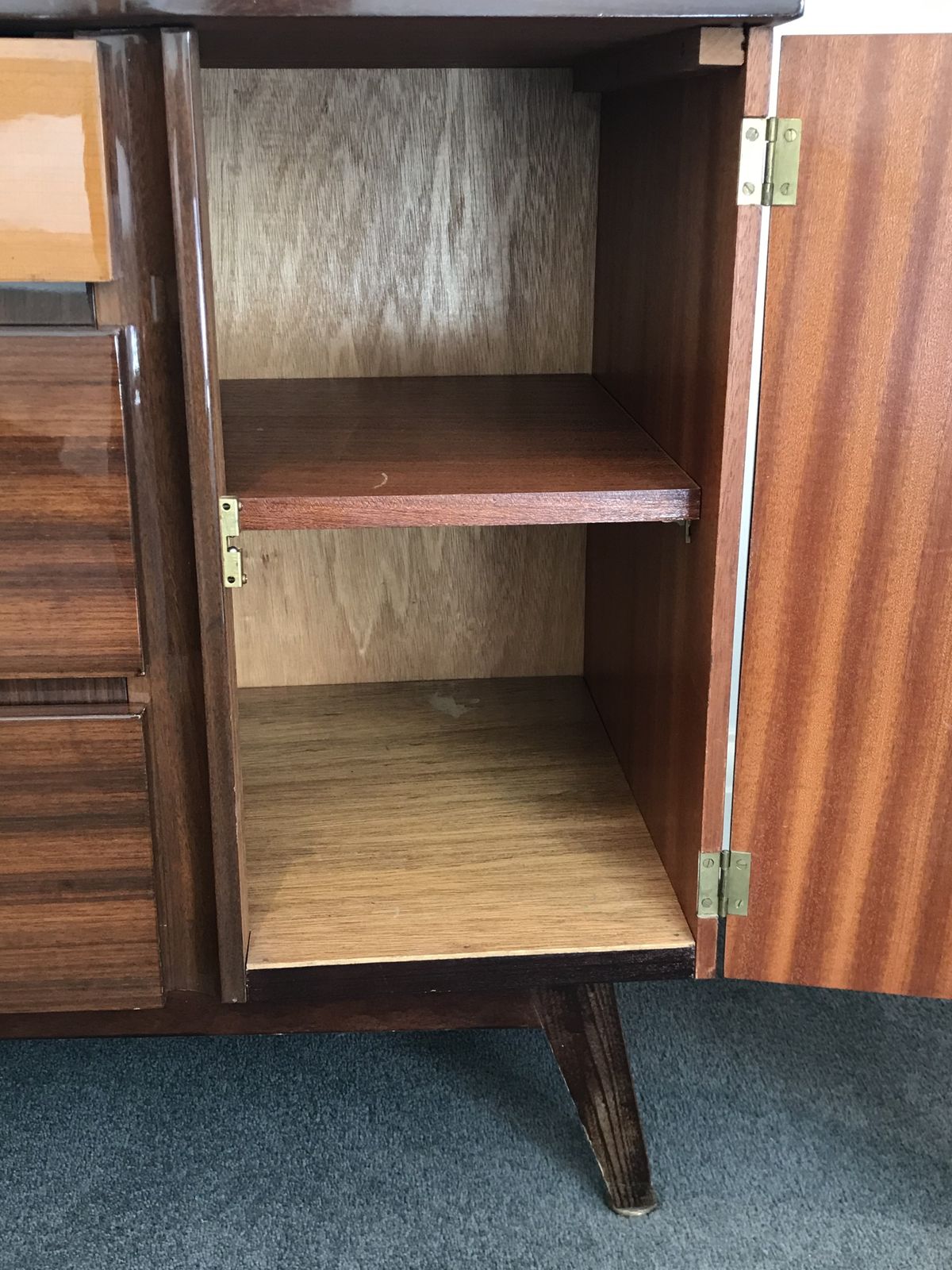 photo furniture Mid Century Set Of Meredew Bedroom Furniture From 1960’s.  Chest Of Drawers And Dressing Table