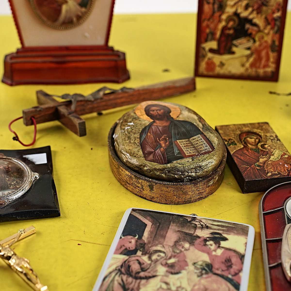 photo furniture Lot Of 15 Vintage Religious Souvenirs