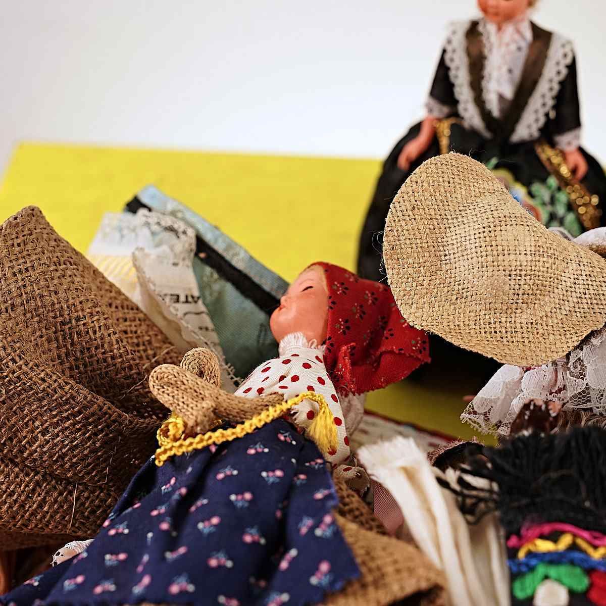 Home Decor Lot Of 76 Vintage Souvenir Dolls photo