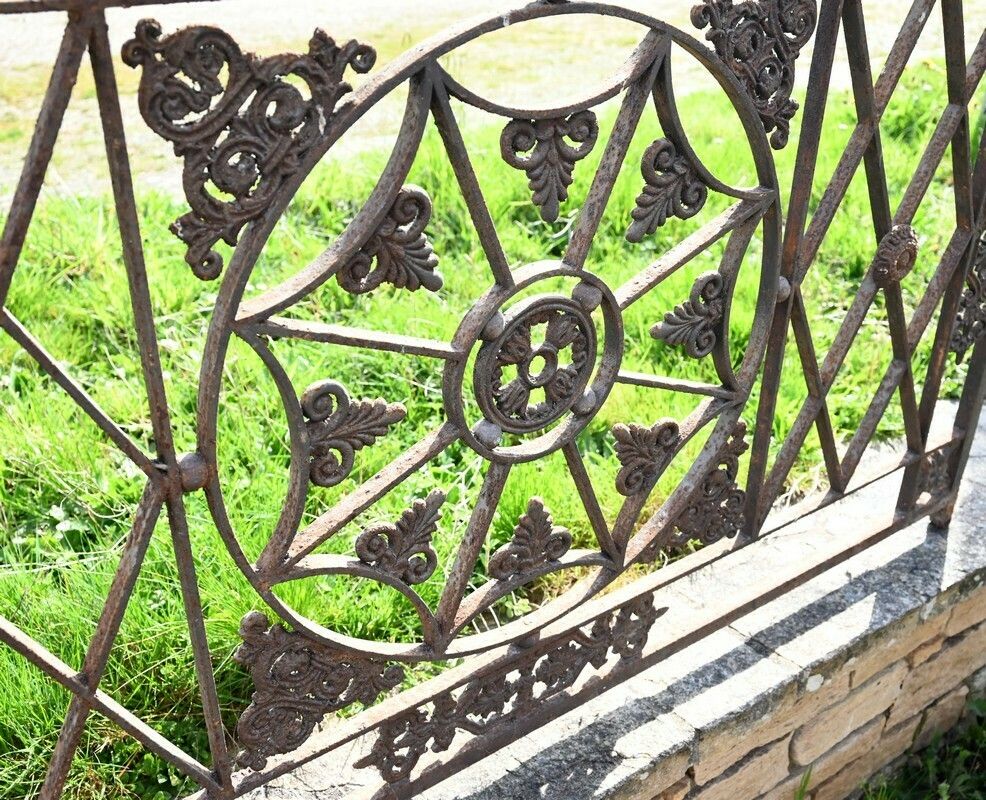 Wrought Iron And Cast Iron Window Railing – 2nd Part 18th Century photo Home Fixtures