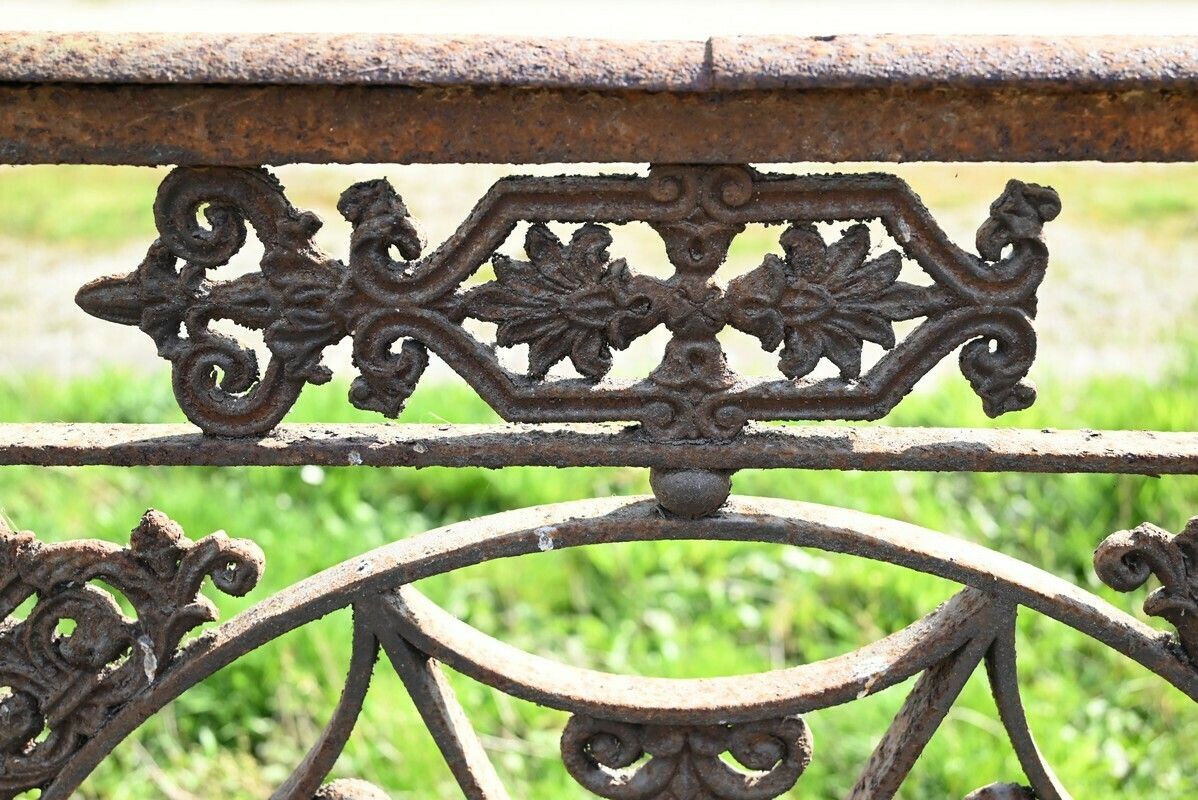 1339.0 Wrought Iron And Cast Iron Window Railing – 2nd Part 18th Century photo