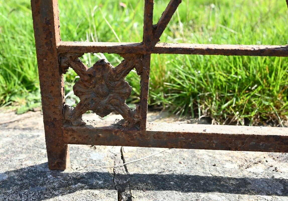 photo buy Wrought Iron And Cast Iron Window Railing – 2nd Part 18th Century