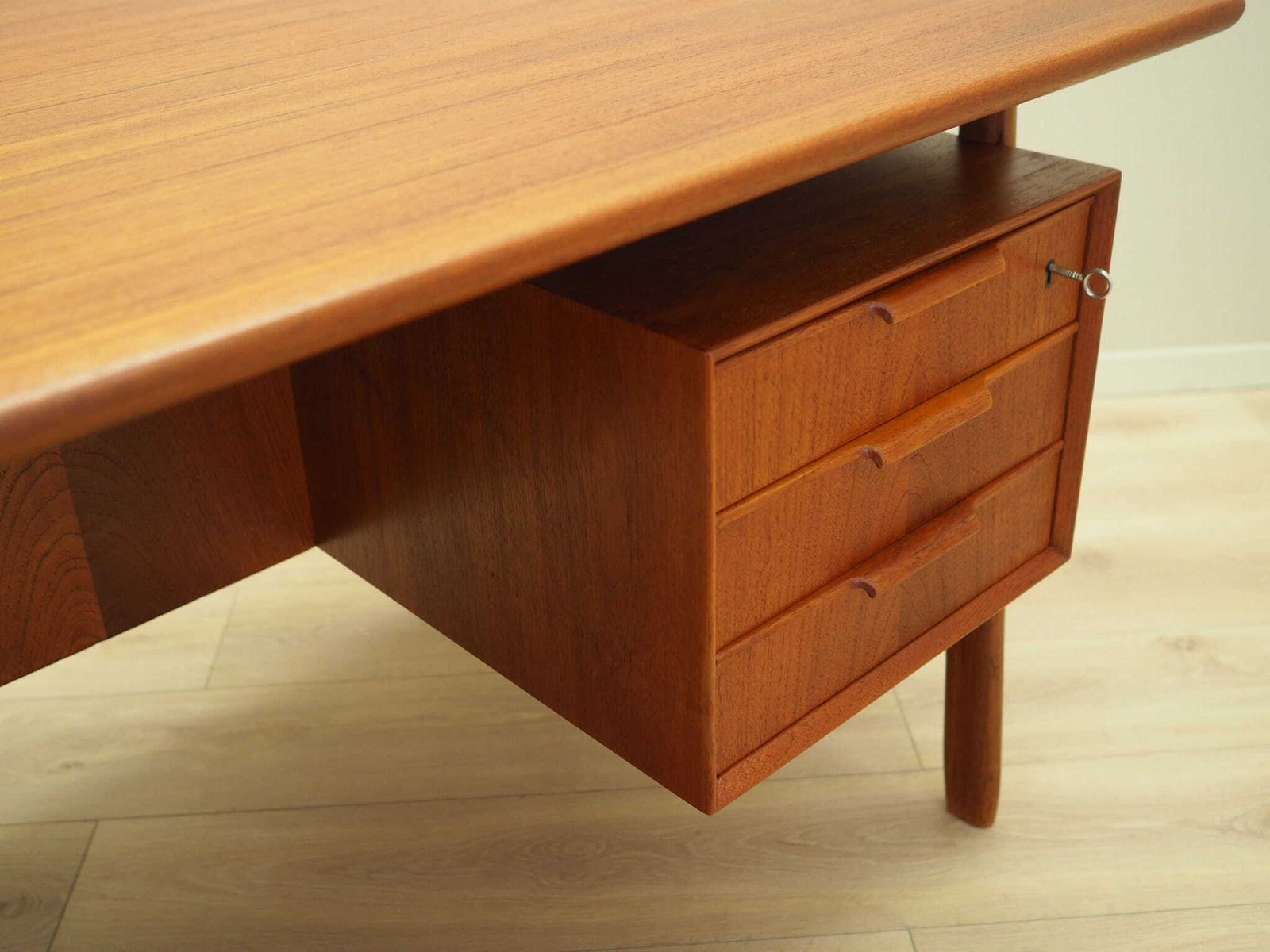 5189.0 Teak Desk, Danish Design, 1970s, Manufacture: Omann Jun photo
