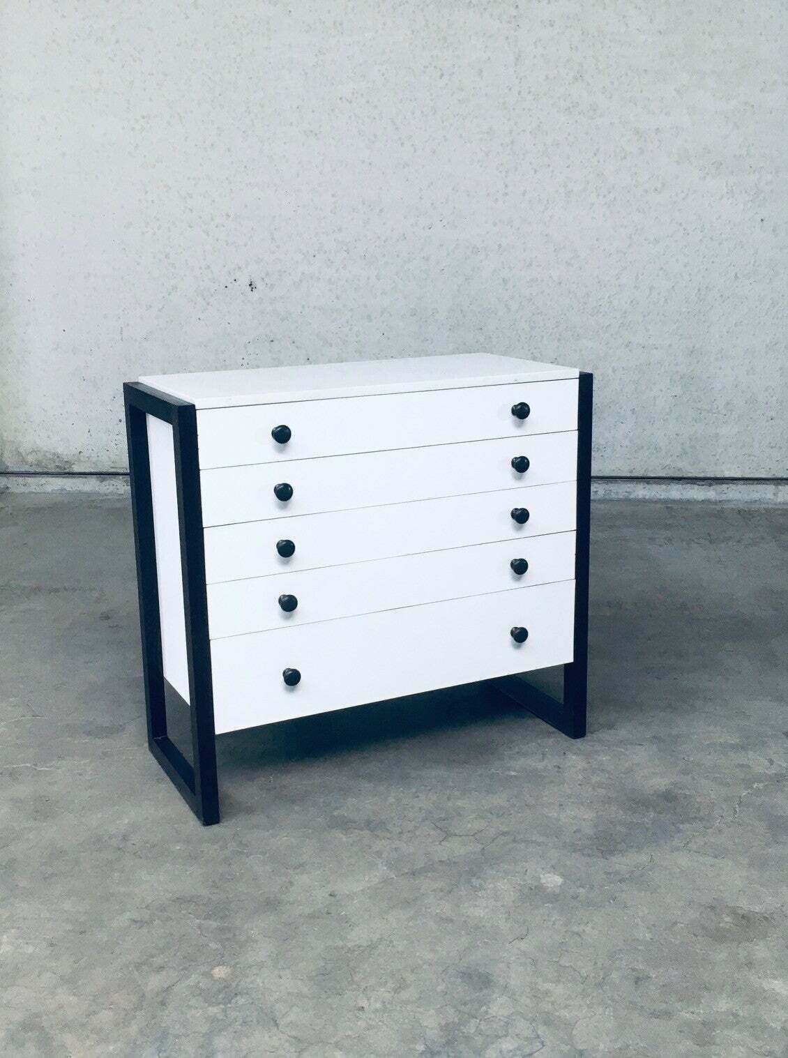 Mid Century Modern Ladekast, België, Ca. Jaren 1960 photo Meubels
