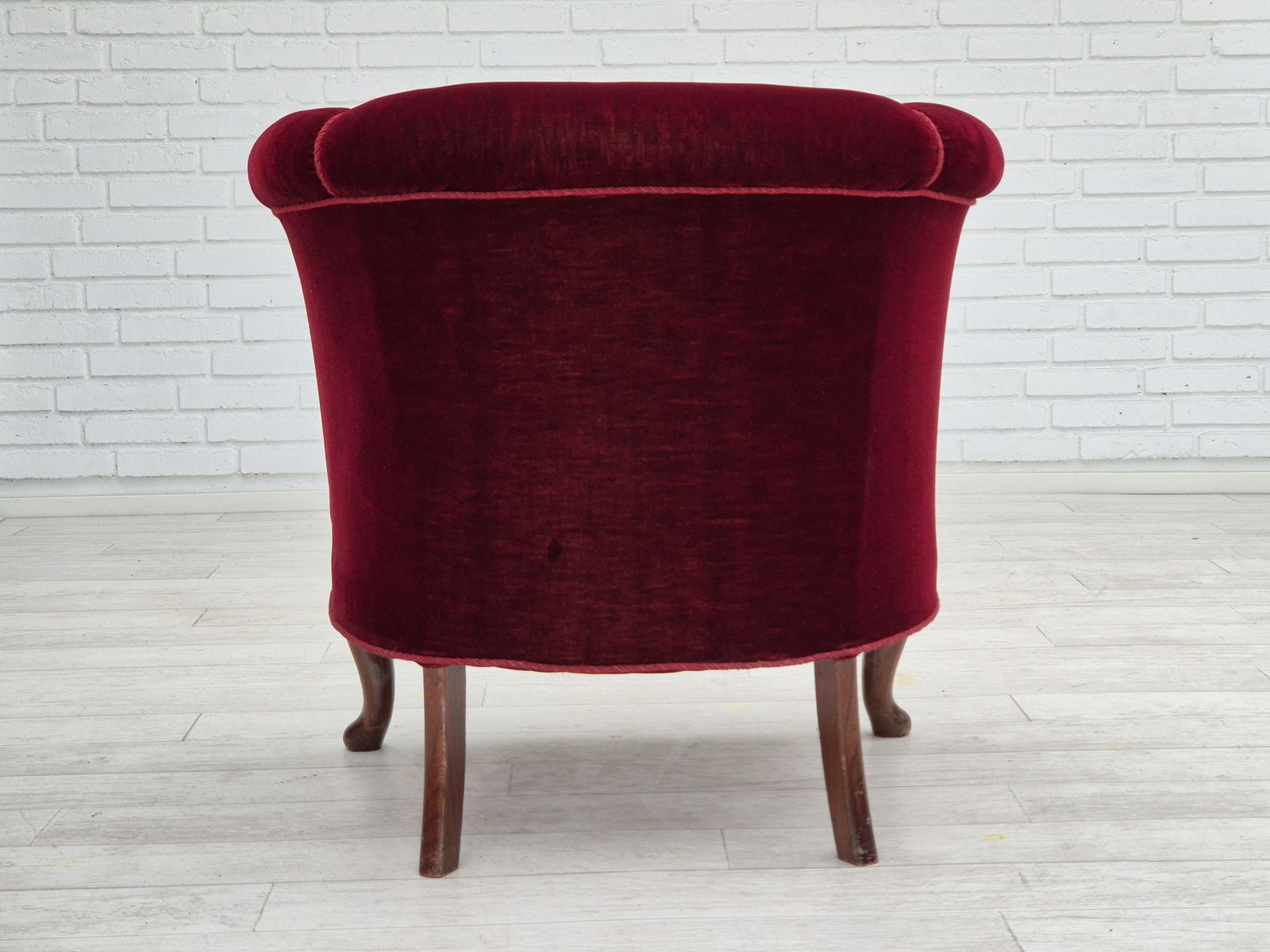 photo for sale Jaren 1960, Deense Loungestoel, Meubelvelours, Goede Staat, Beukenhouten Poten.