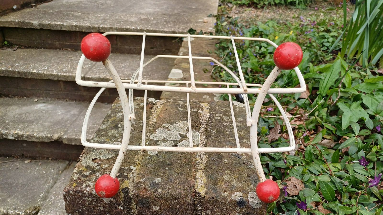 Vintage Retro White Metal Magazine Rack With Atomic Red Feet