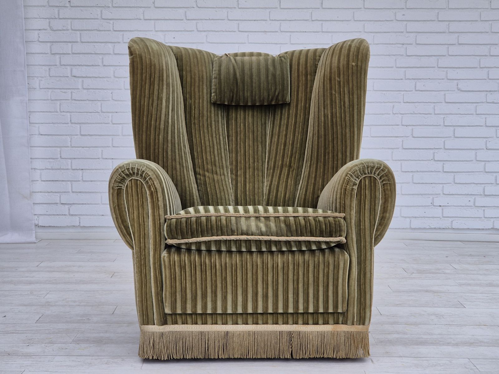 Ca. Jaren 1960, Deense Fauteuil Met Hoge Rug, Goede Staat, Groen Meubelvelours. photo vinterior