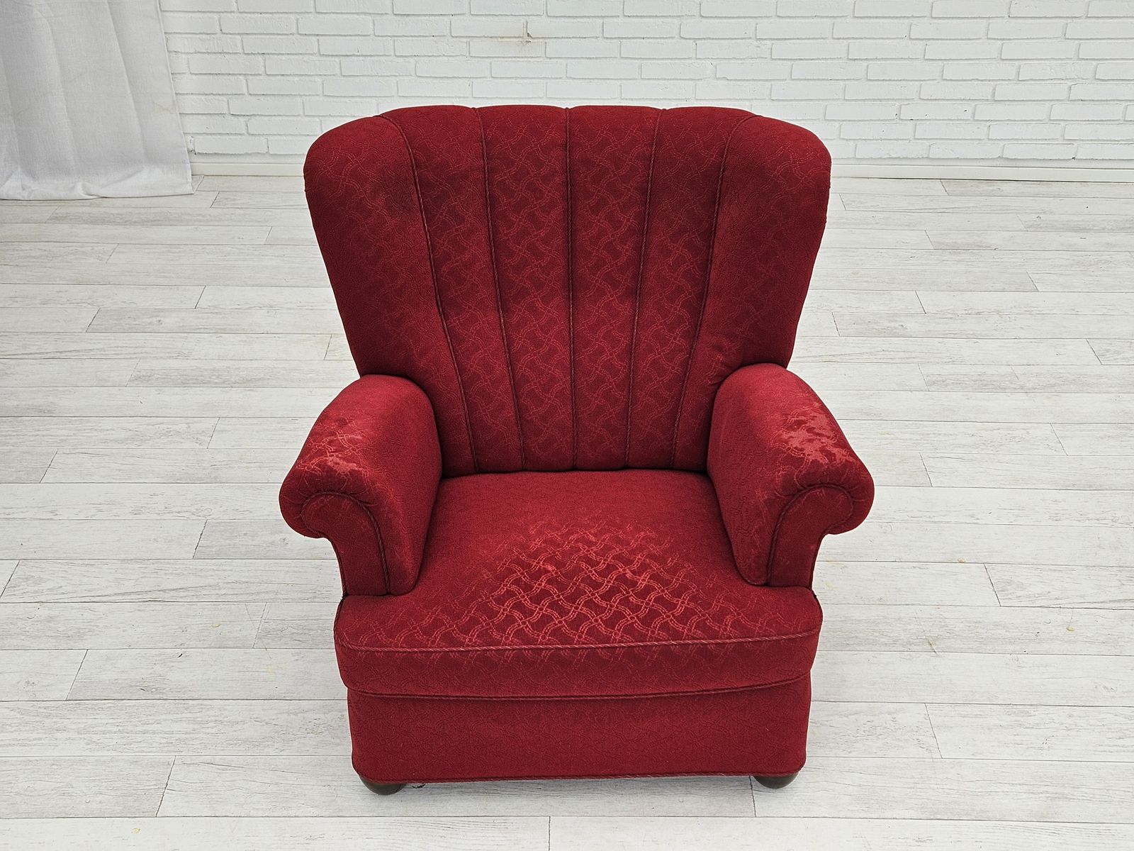 Jaren 1960, Deense Relaxfauteuil, Goede Staat, Rood Katoen/Wol, Eikenhout. photo Meubels