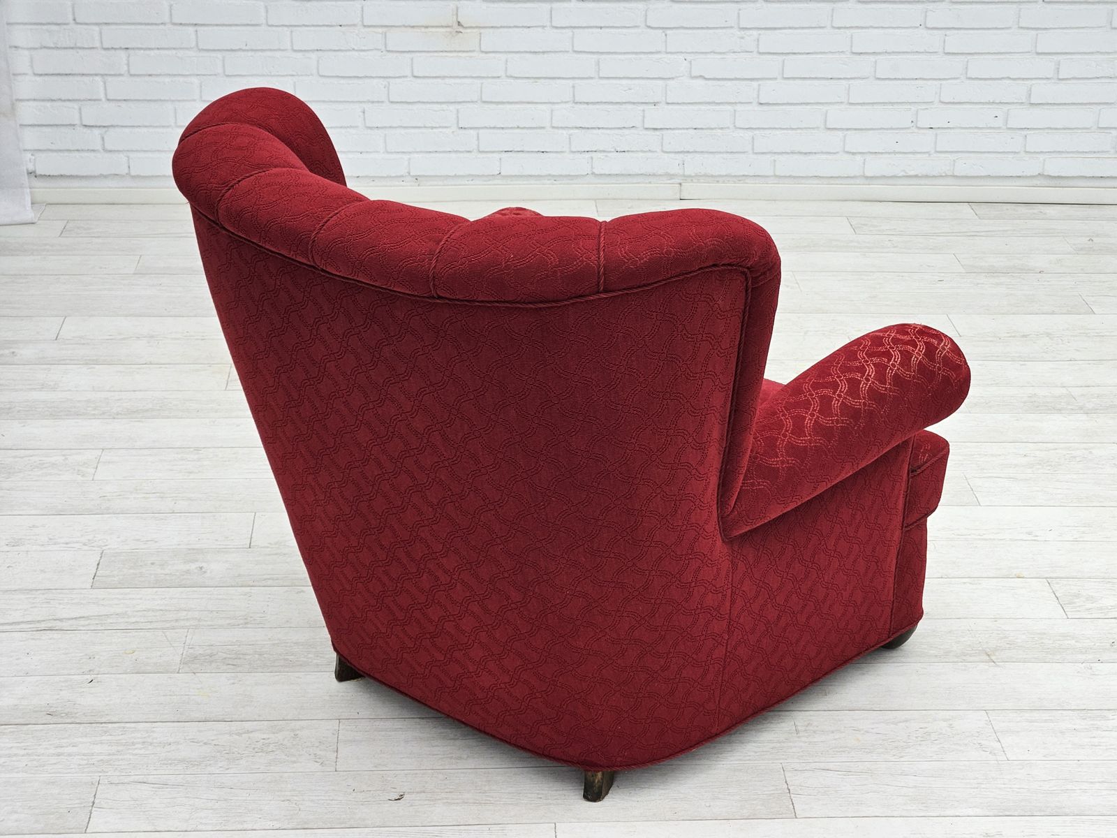 Jaren 1960, Deense Relaxfauteuil, Goede Staat, Rood Katoen/Wol, Eikenhout. photo 1650.0