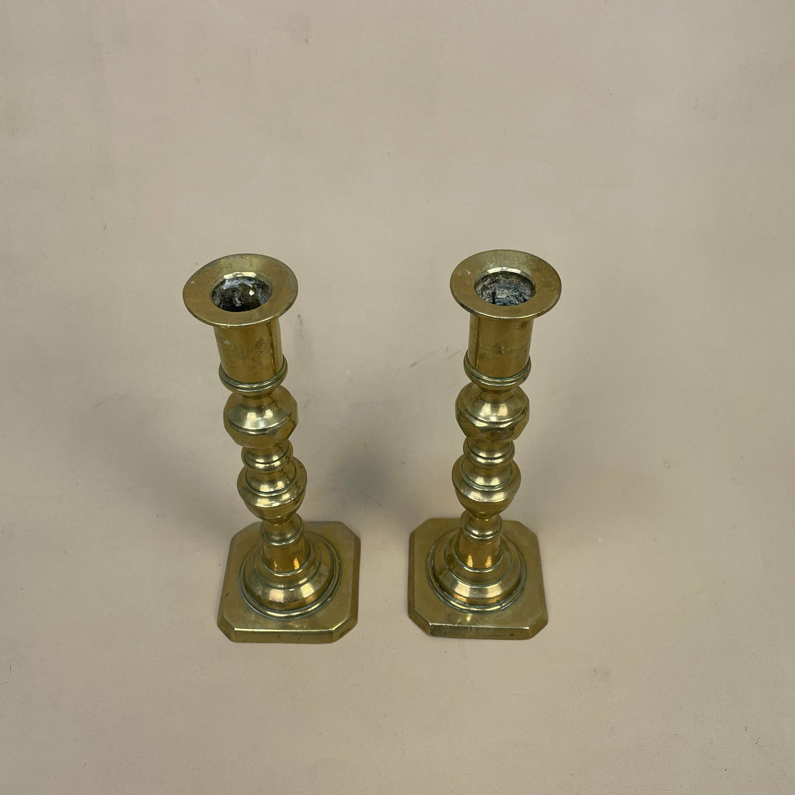 Antique Matching Pair Of Gold Brass Metal Candlestick Candle Stick Vintage Column Taper Dinner Candlesticks Square Base Column photo vinterior