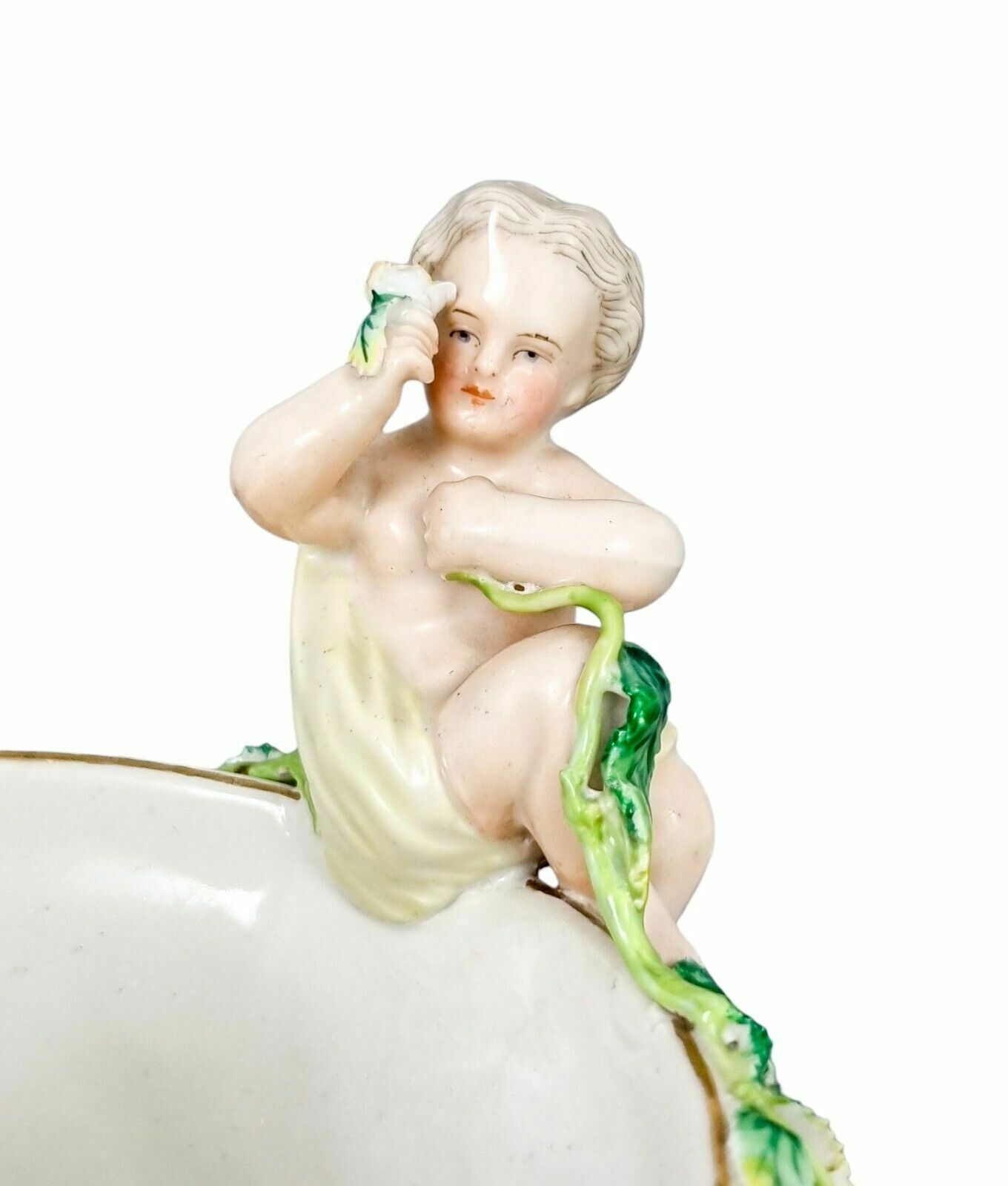 photo vinterior 19th Century German Porcelain Basket Weave Vase With Rose Garlands And Cherubs