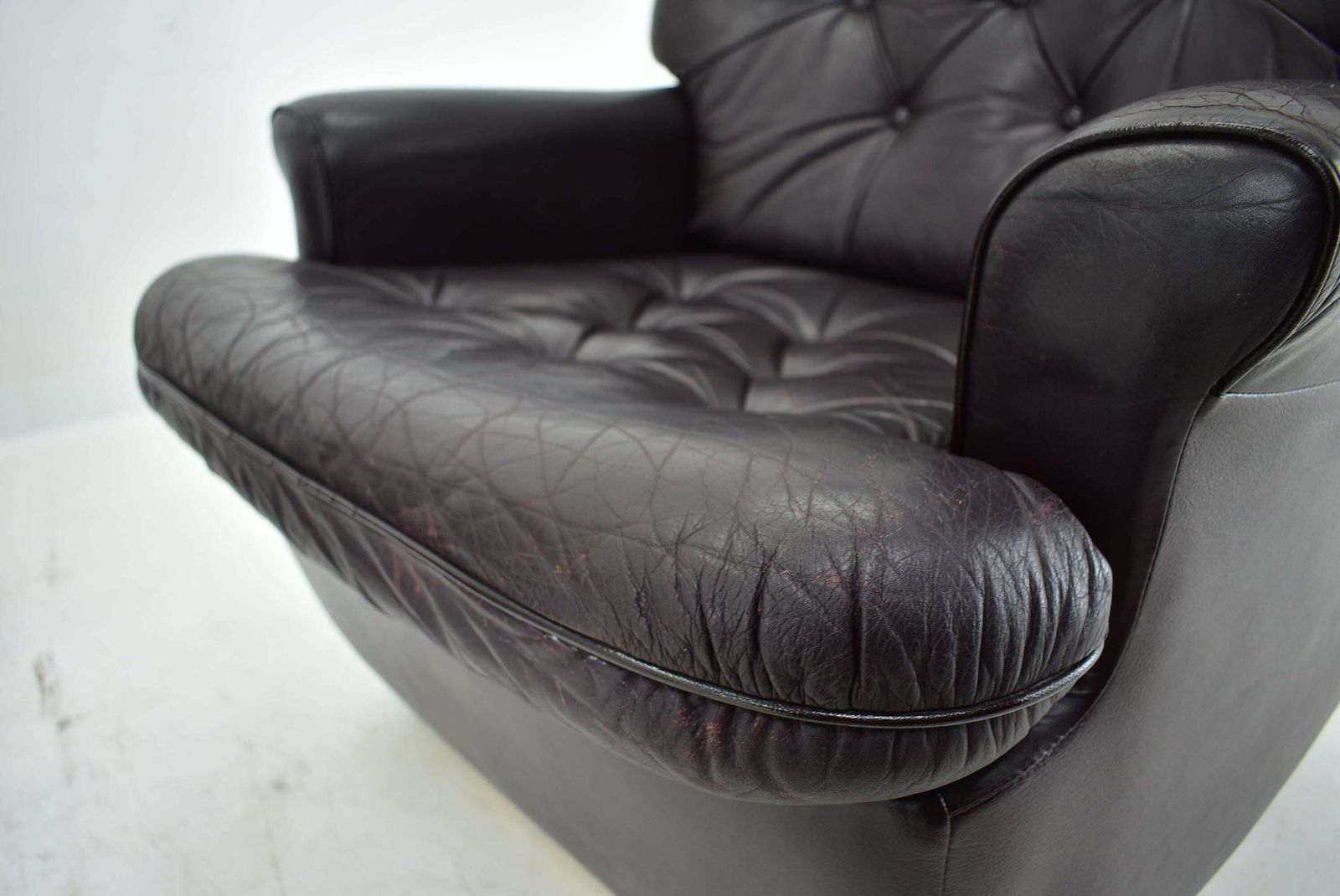 photo furniture Design , Scandinavian , Leather Armchairs By Peem, 1970s, Finland