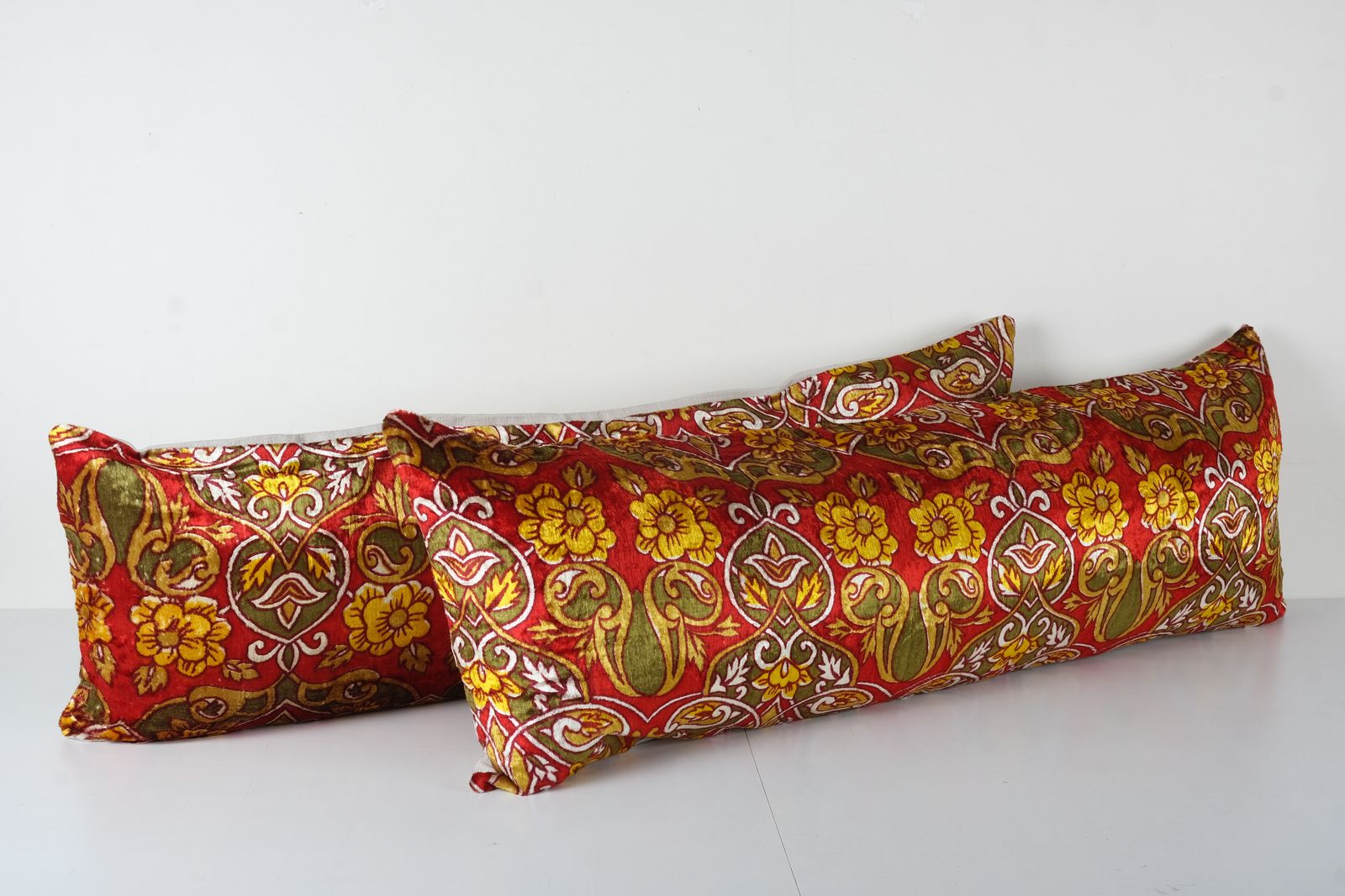 Vintage Velvet Pillow Cover, Set Of Two Long Bed Pillow, Soft Textile With Floral Pattern Lumbar Cover photo Textiles