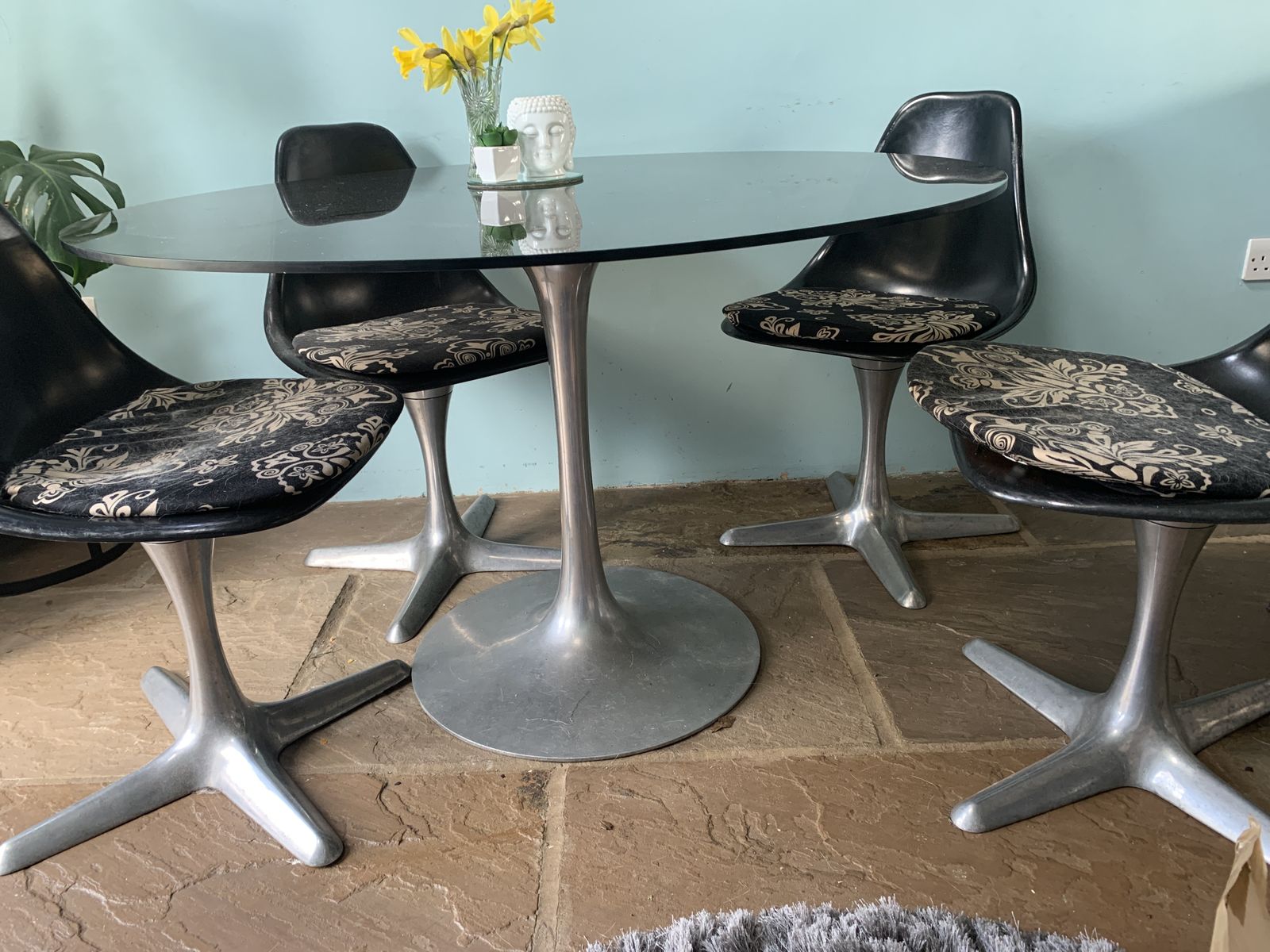 Tulip Stand Classic Table And 4 Chairs All Original photo furniture