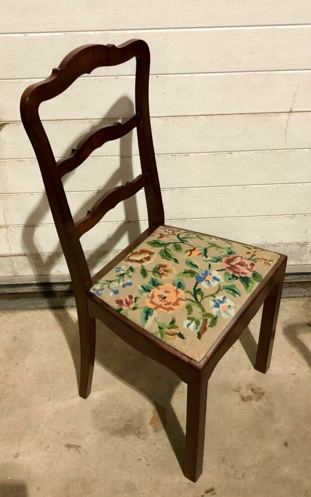 photo vinterior Handsome Set Of Four Vintage Chairs With Tapestry Seats