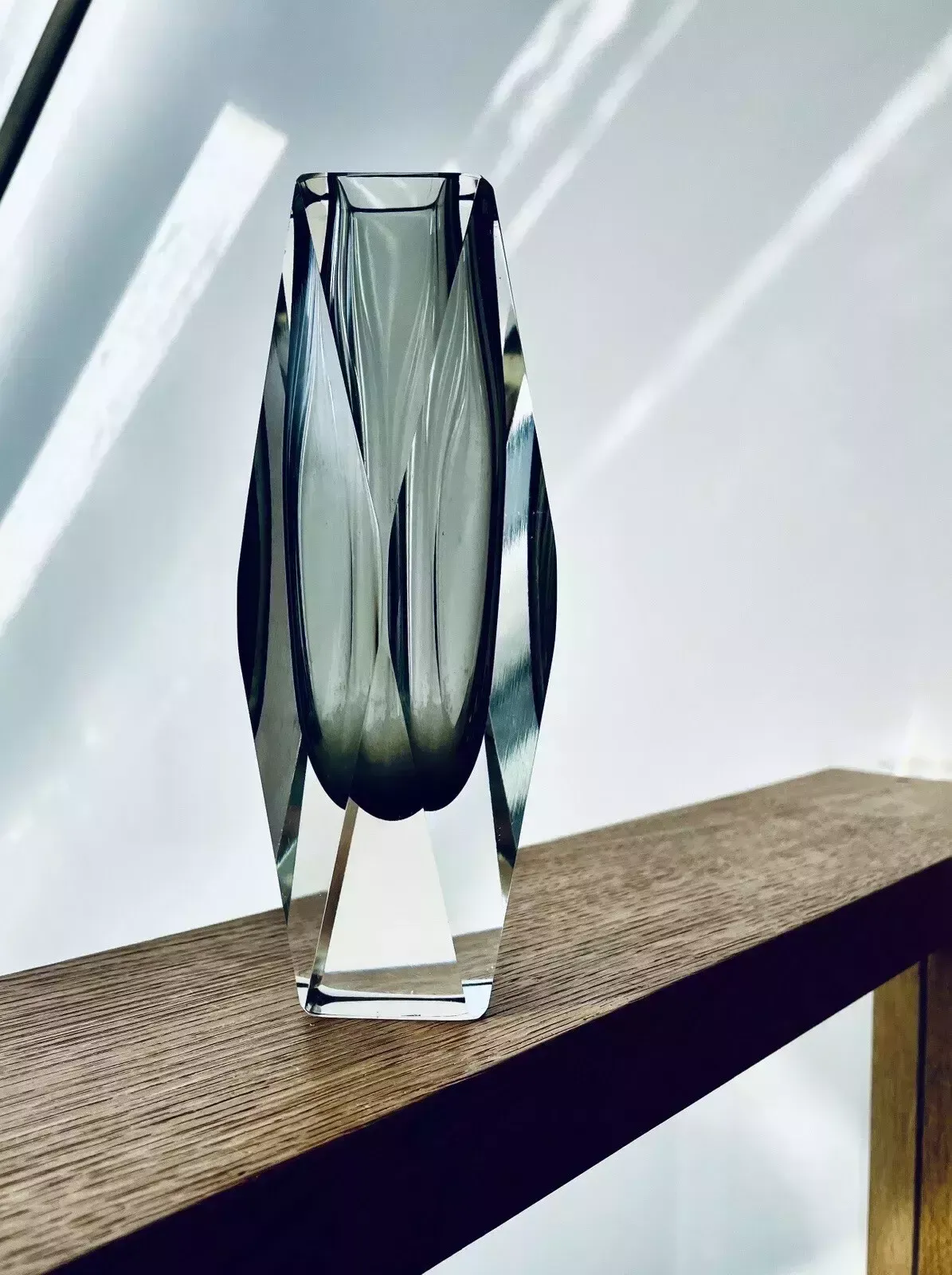 photo vintage 1960s Faceted Murano Sommerso Smoke Grey Vase, Flavio Poli?