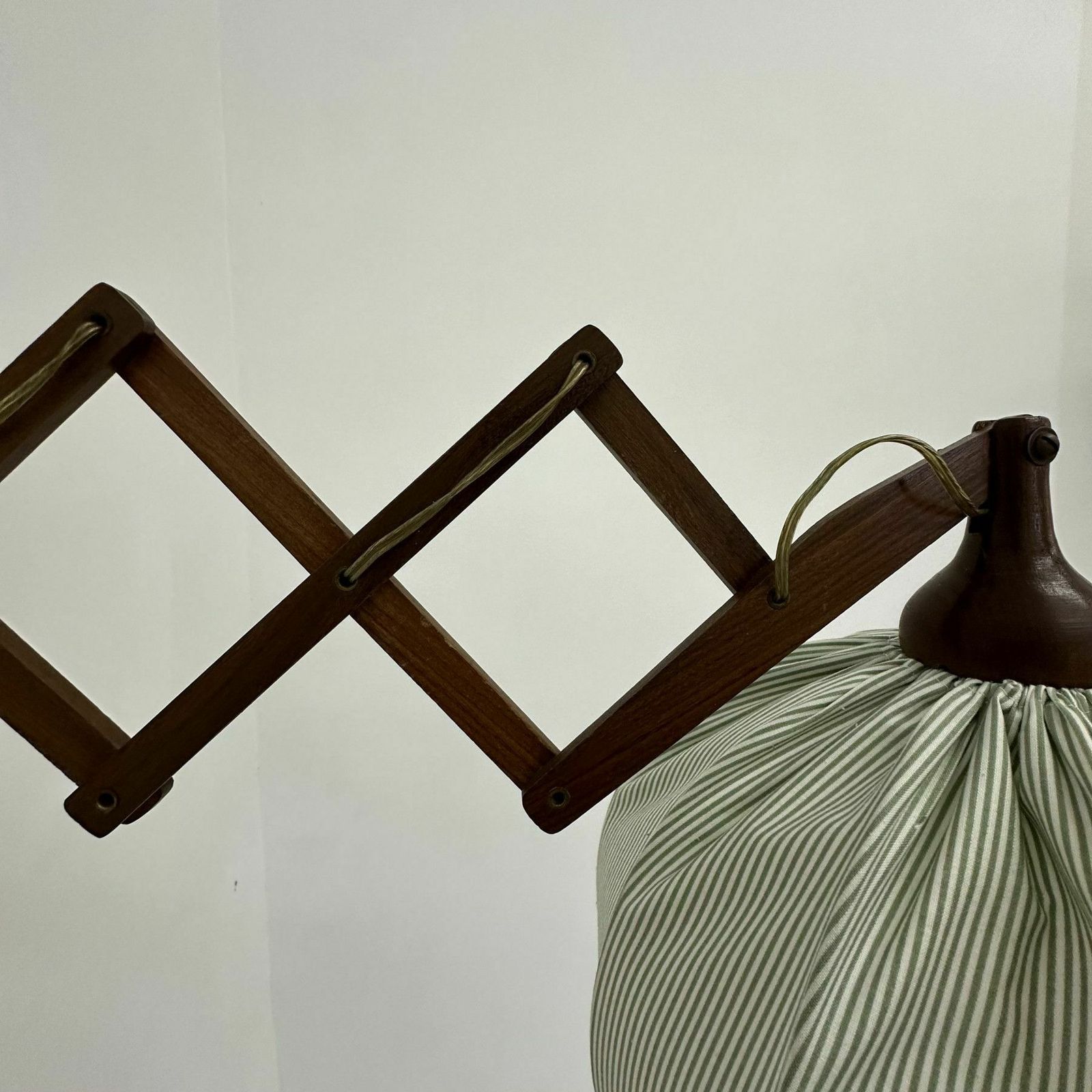 photo vinterior Vintage Teakhouten Schaarlamp Voor Aan De Wand, Jaren 1960