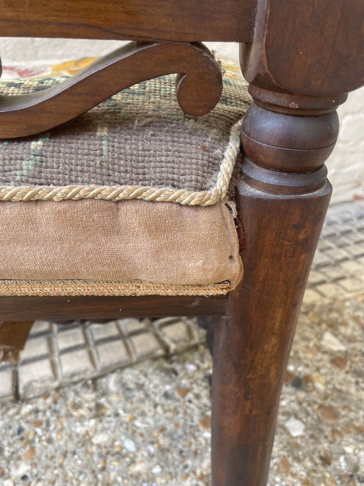 photo vinterior 19th Mahogany Hall Chair With Embroidered  Upholstery