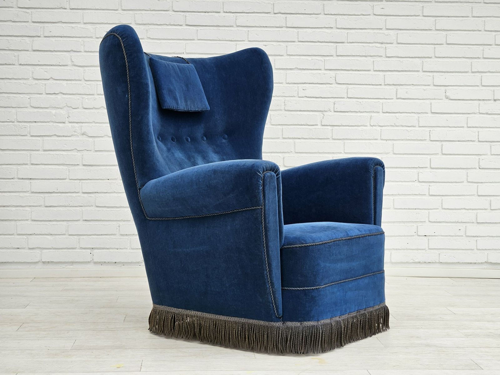 Jaren 1960, Deense Fauteuil Met Hoge Rugleuning, Blauwe Meubelvelours. photo Meubels