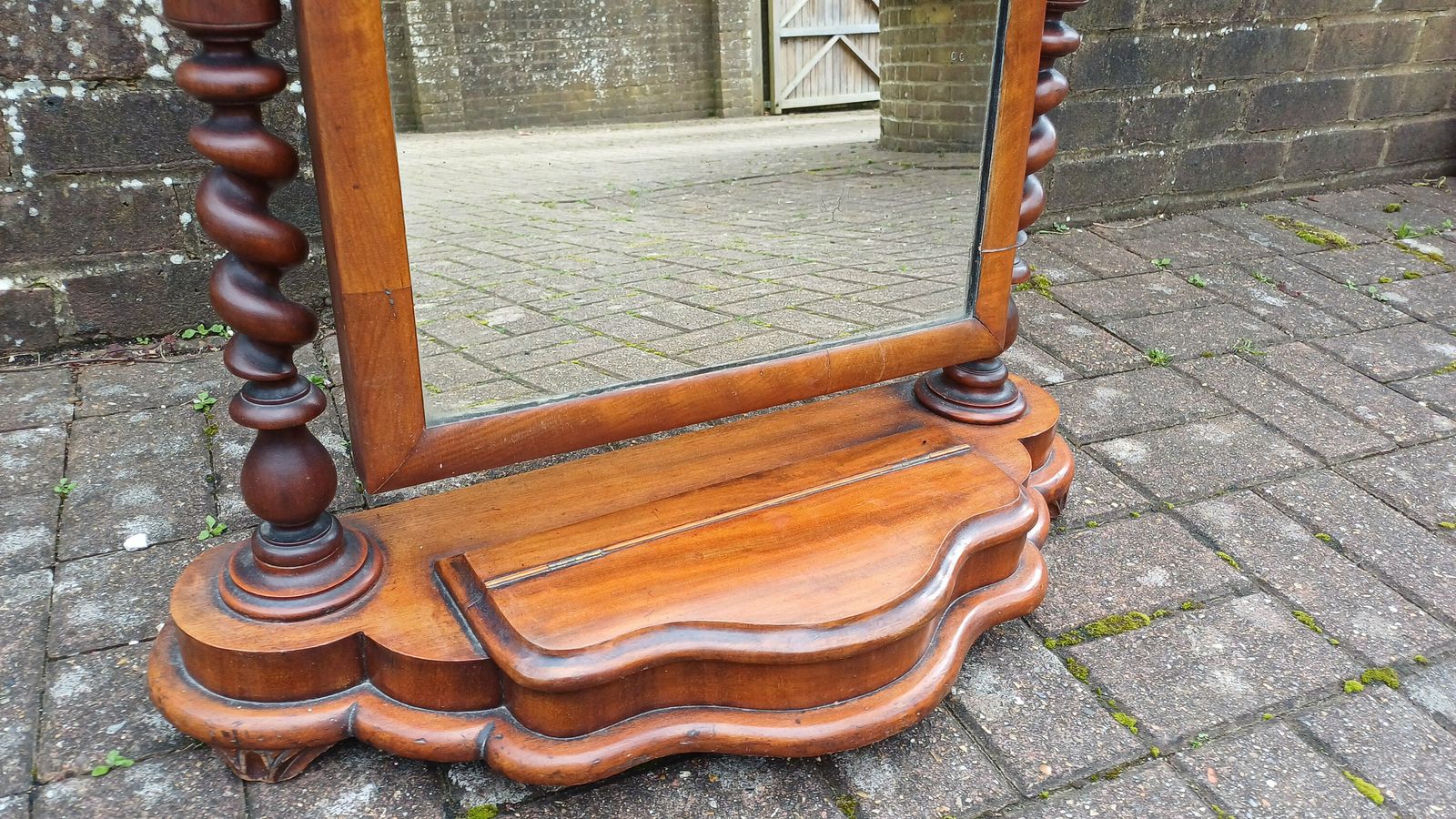 Huge Beautiful Classic Victorian Dressing Table Mirror With Trinket Compartment Barley Twist Supports. Free Hand Delivery. Adjustable Swing. photo 295.0