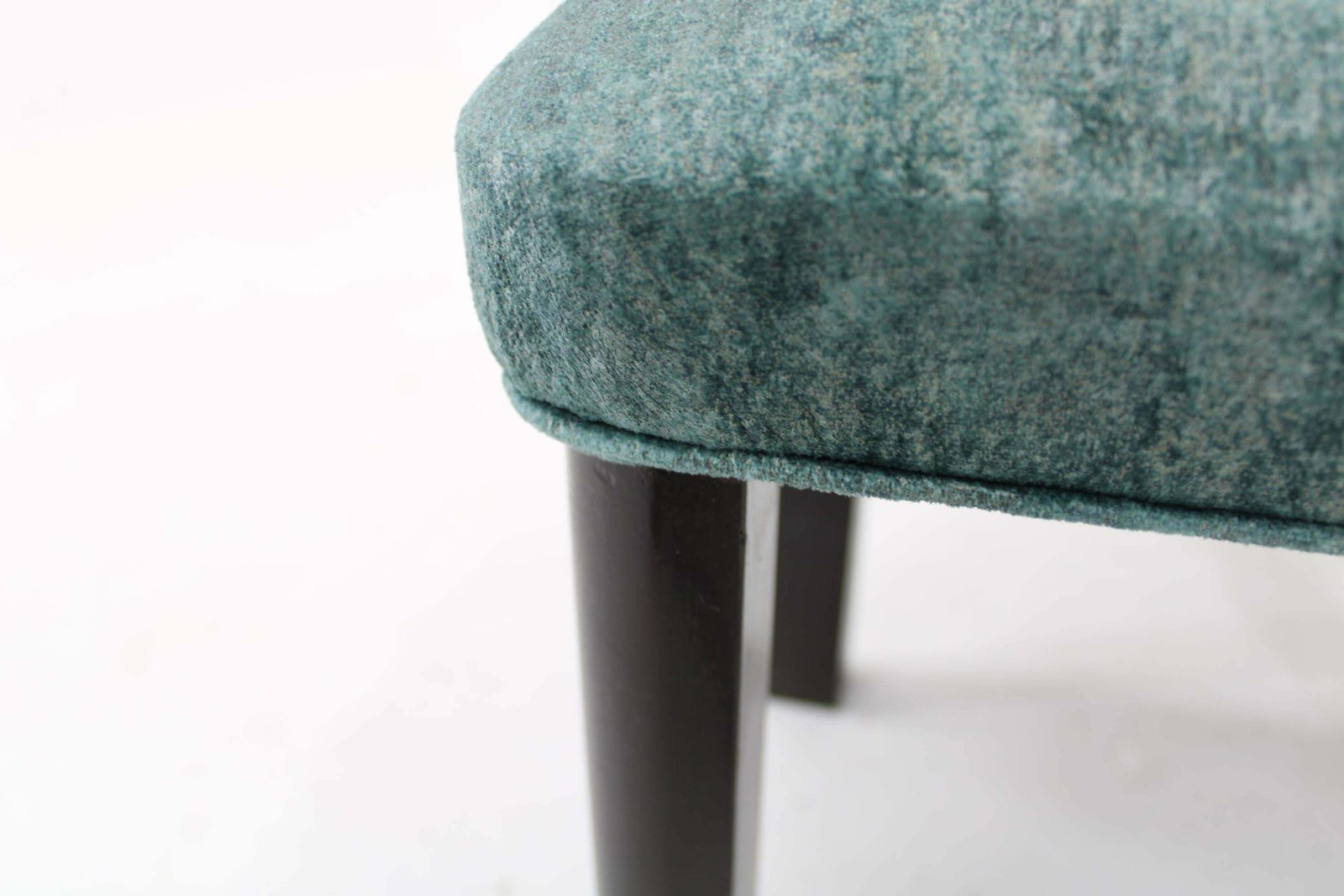 photo vintage 1940s Pair Of Chairs With Stool, Italy