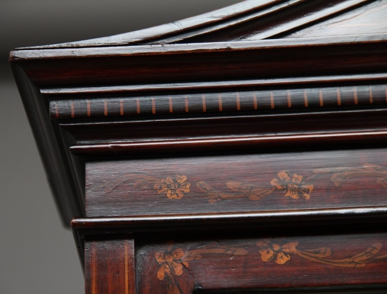 2450.0 19th Century Mahogany And Inlaid Display Cabinet photo