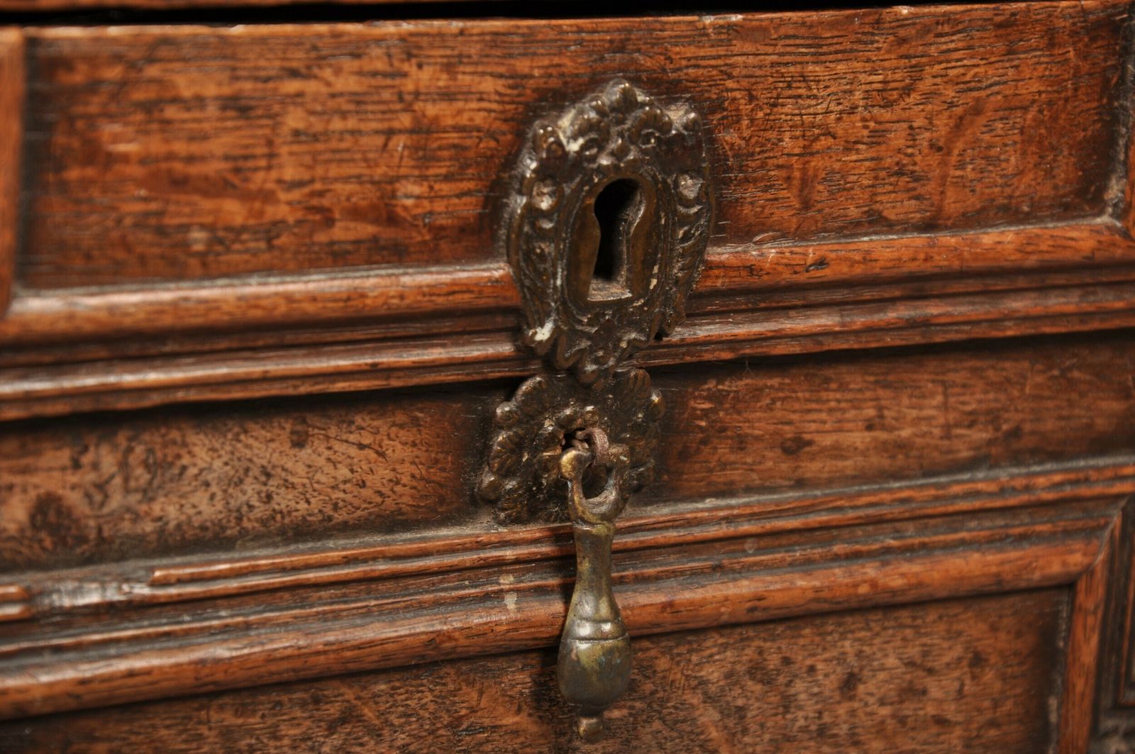 photo furniture Queen Anne Oak Mule Kist, 18th Century And Earlier