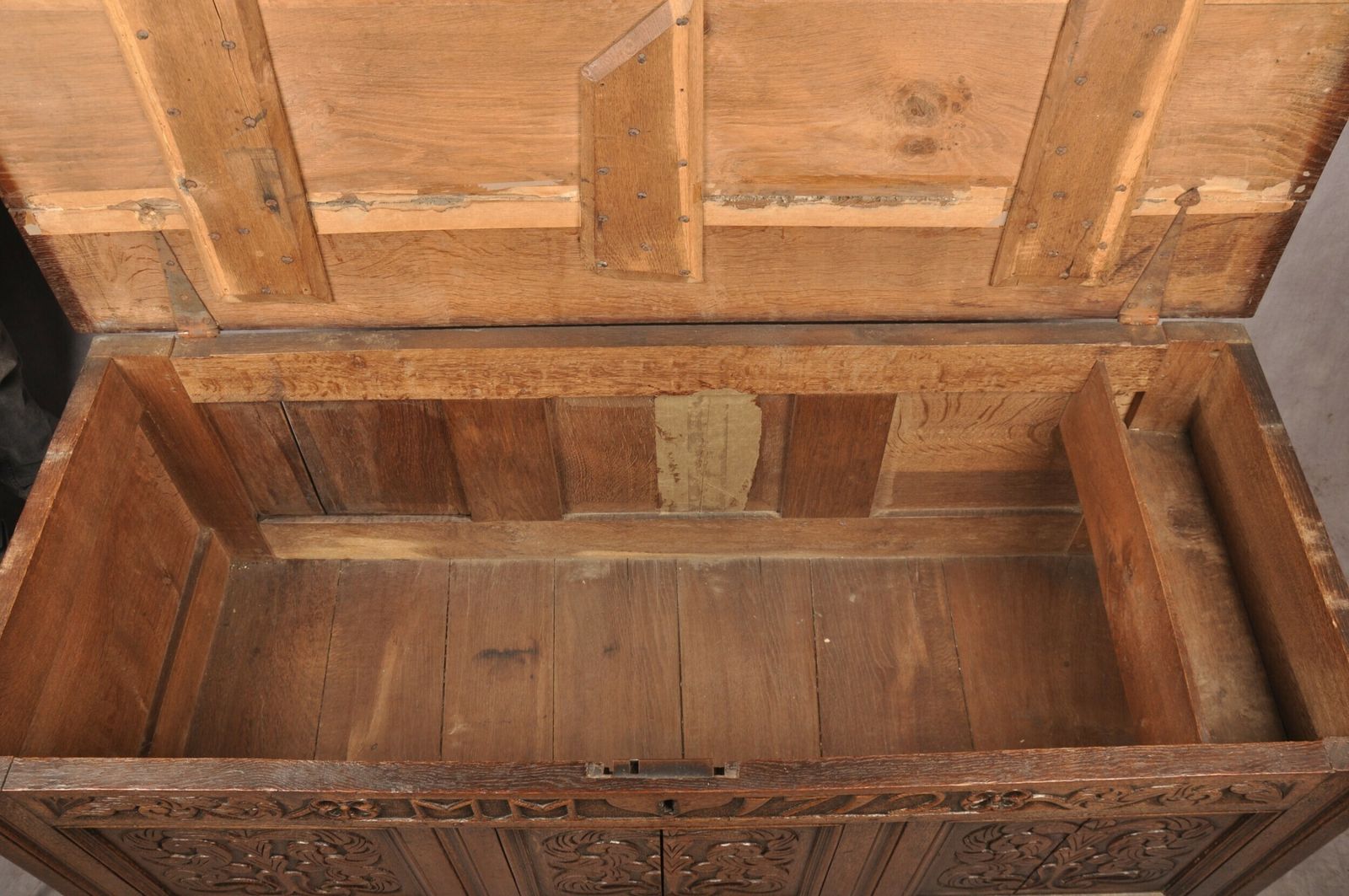 1450.0 Queen Anne Oak Mule Kist, 18th Century And Earlier photo