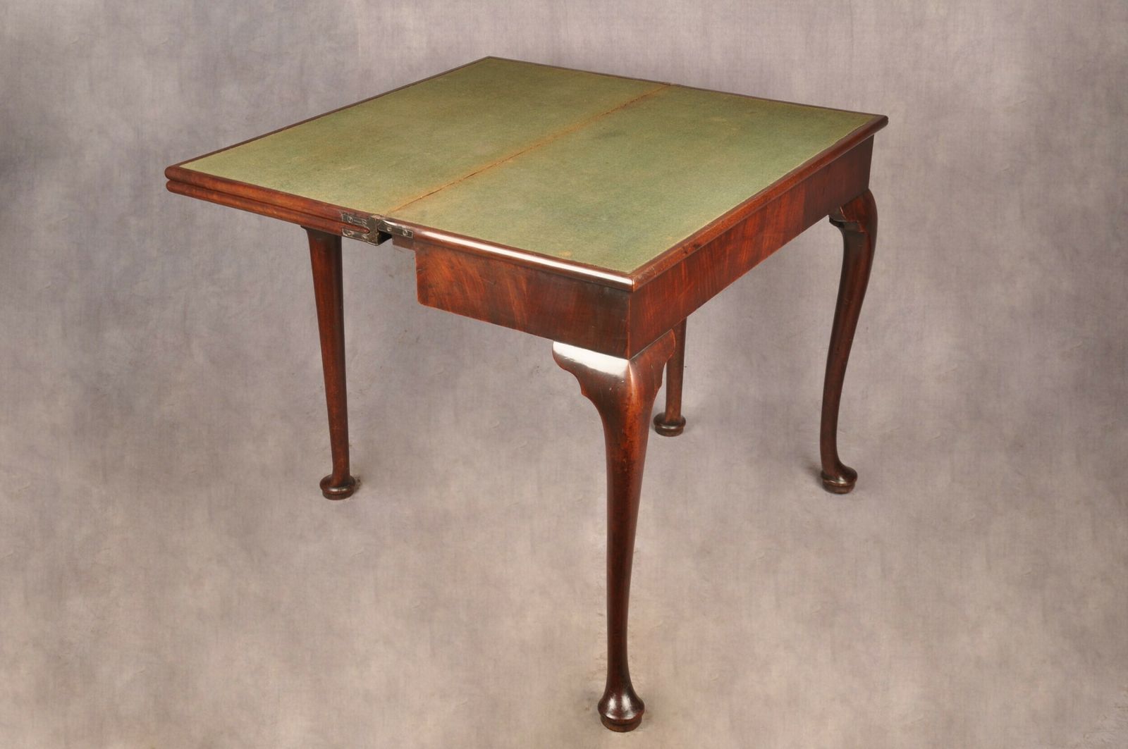 photo furniture Fine 18th Century Mahogany Triple Top Card Table