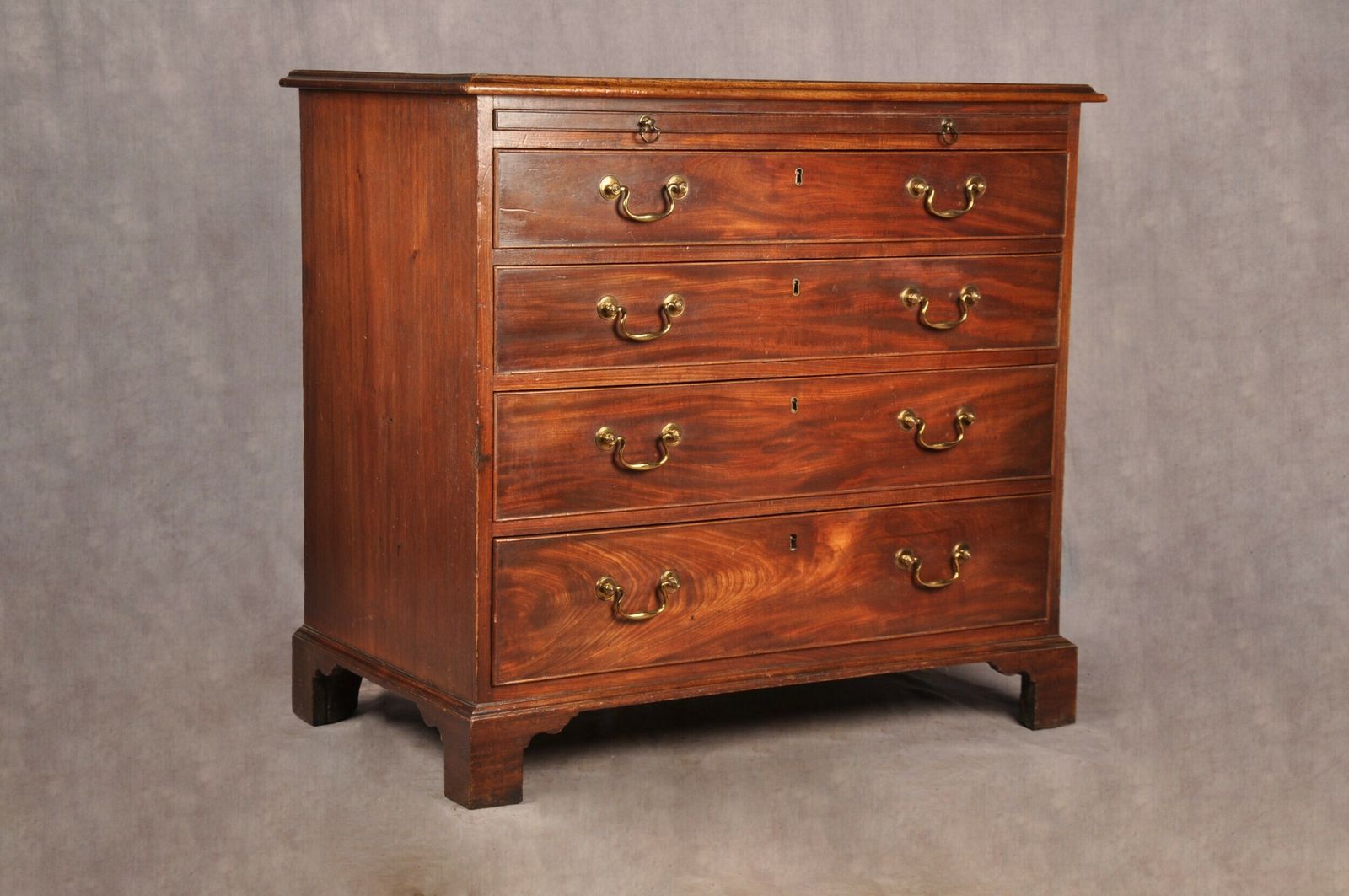 photo vinterior Fine 18th Century Mahogany Chest Of Drawers