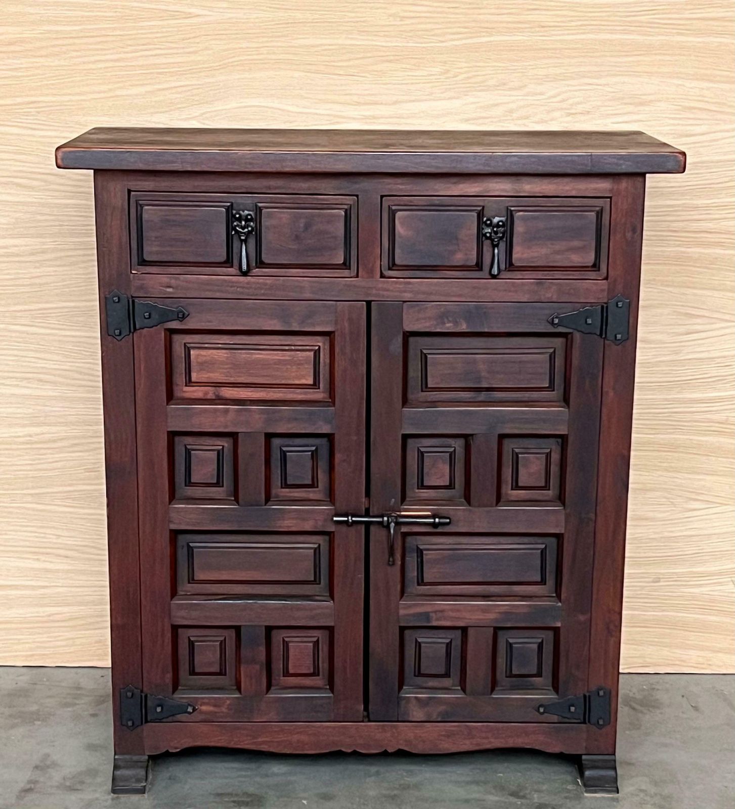 Buffet baroque espagnol à deux tiroirs en noyer sculpté, XIXe siècle photo furniture
