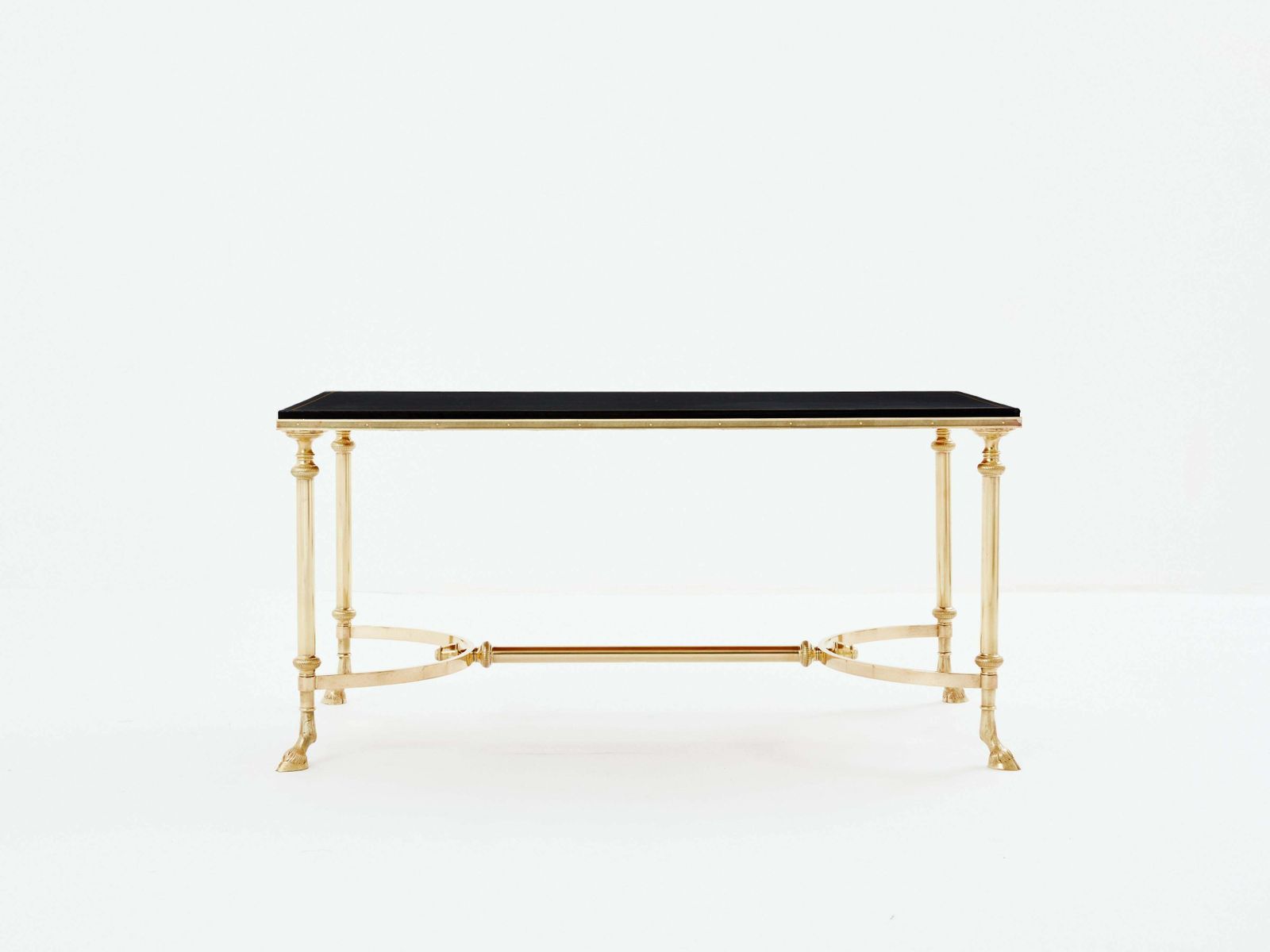 Mobilier Table basse Maison Charles en laiton massif et cuir noir, années 1970 photo