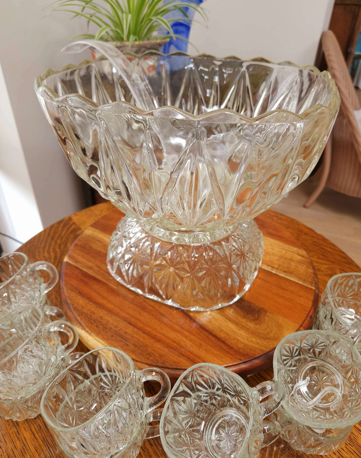 Exceptional 1950s American 27 Piece Crystal Glass Punch Set By Williamsport, USA photo furniture