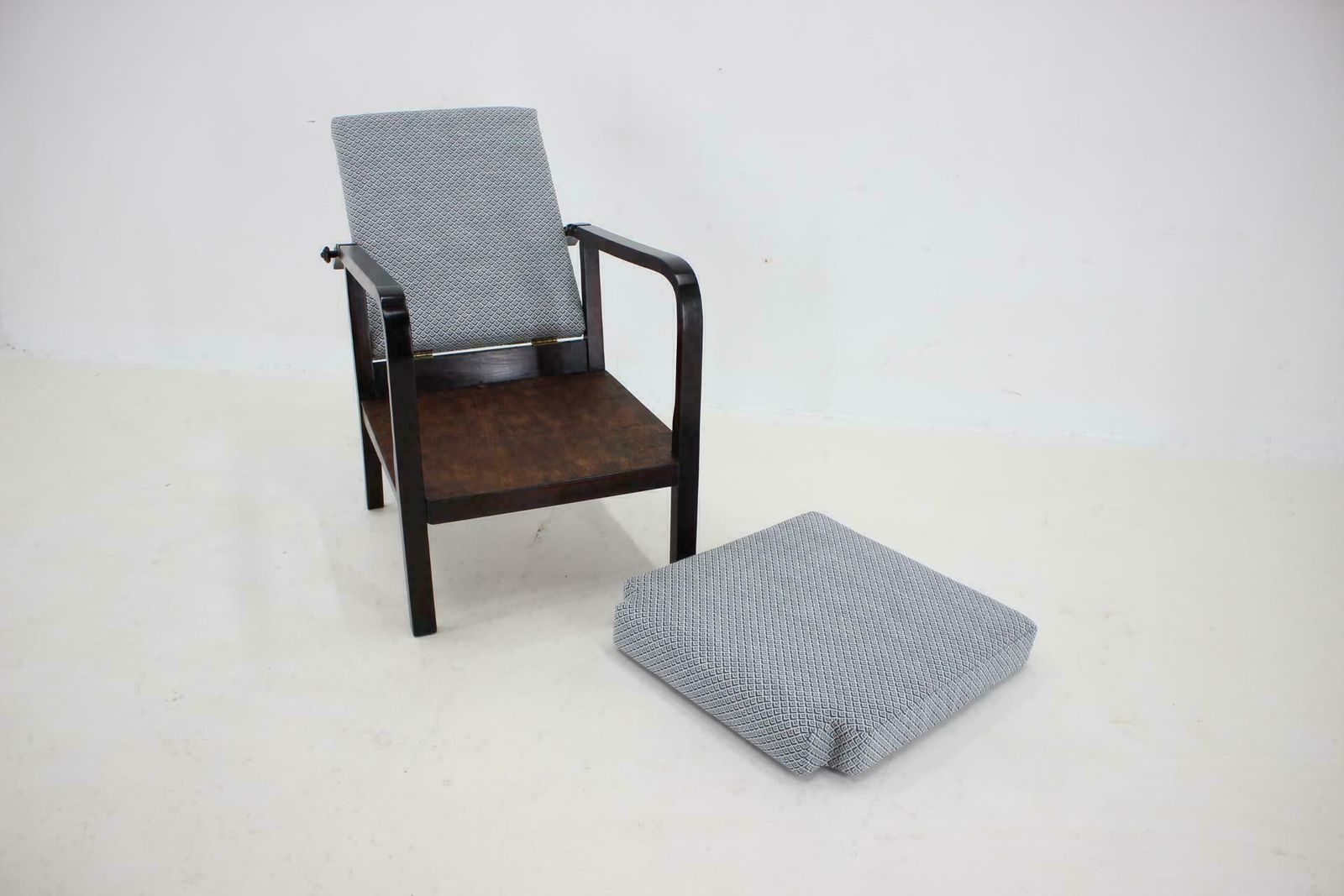 703.0 1940s Restored Beech Adjustable Armchair, Czechoslovakia photo