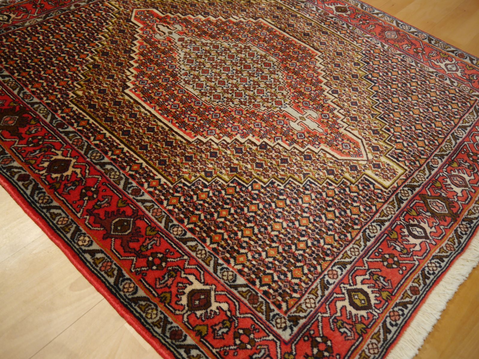 photo furniture Bidjar Senneh Vintage Rug 4.7 X 4.1 Ft / 144 X 126 Cm