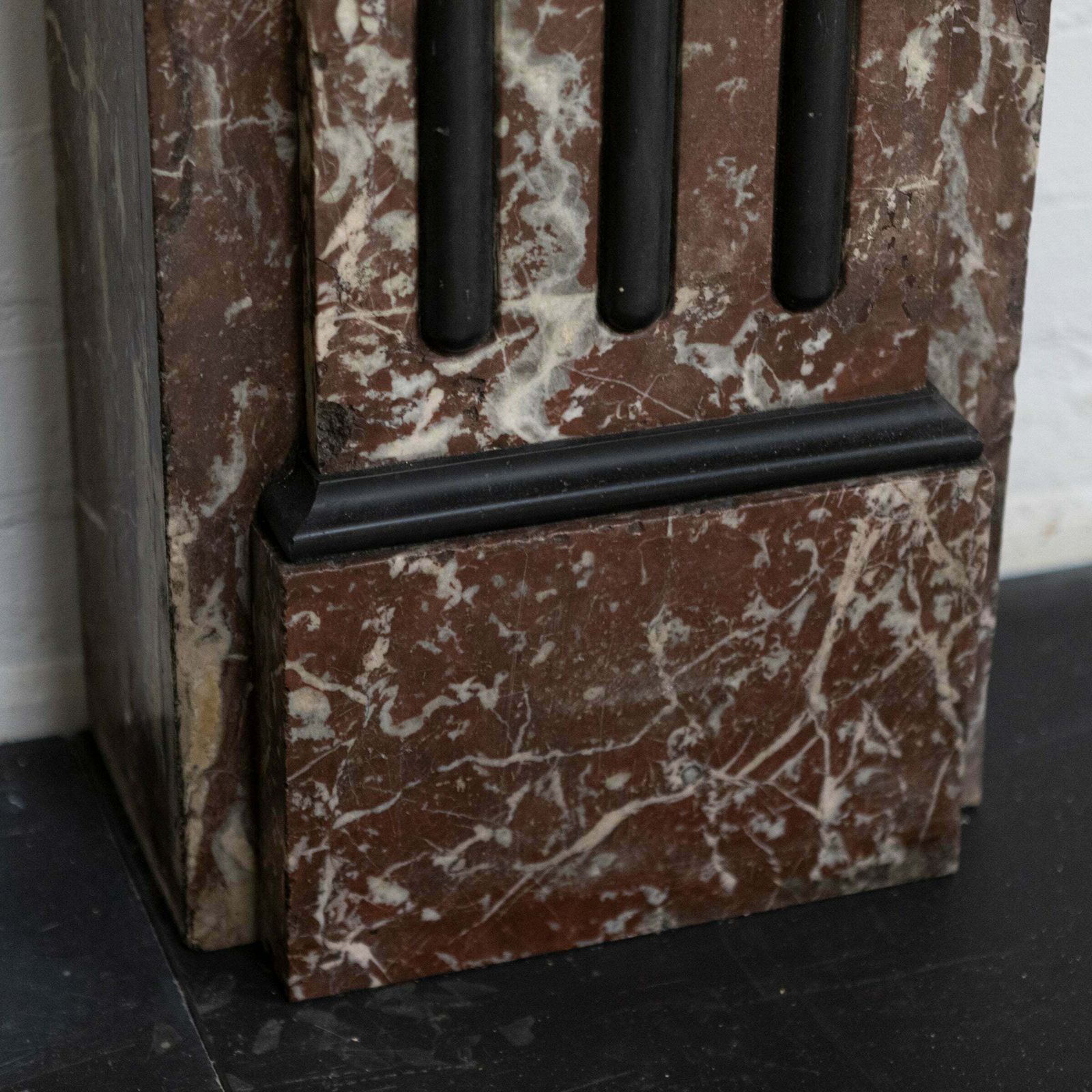 photo vintage Large Antique Rouge Royal Red Marble Fireplace Surround