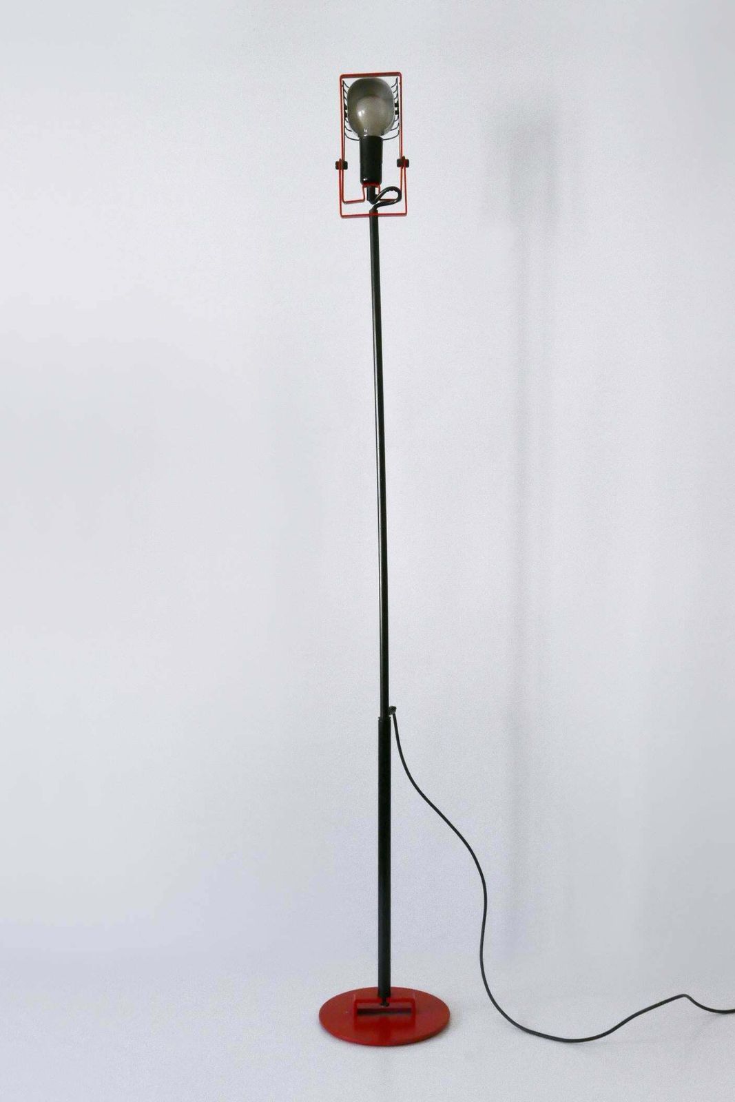 photo furniture Telescopic Floor Lamp Or Reading Light Sintesi By Ernesto Gismondi For Artemide