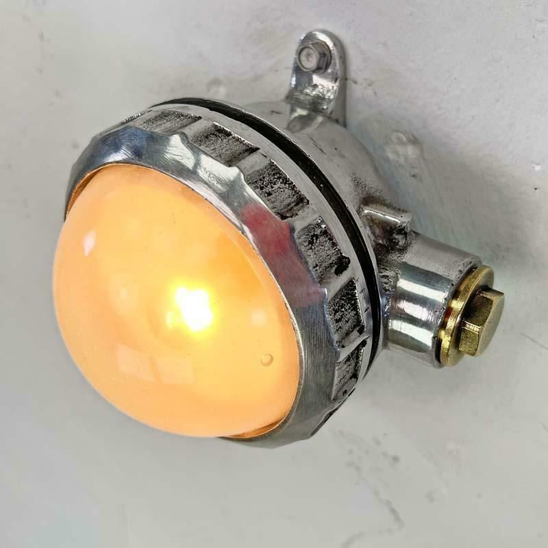 photo vinterior Late Century Vintage Industrial Spotlight   Frosted Glass
