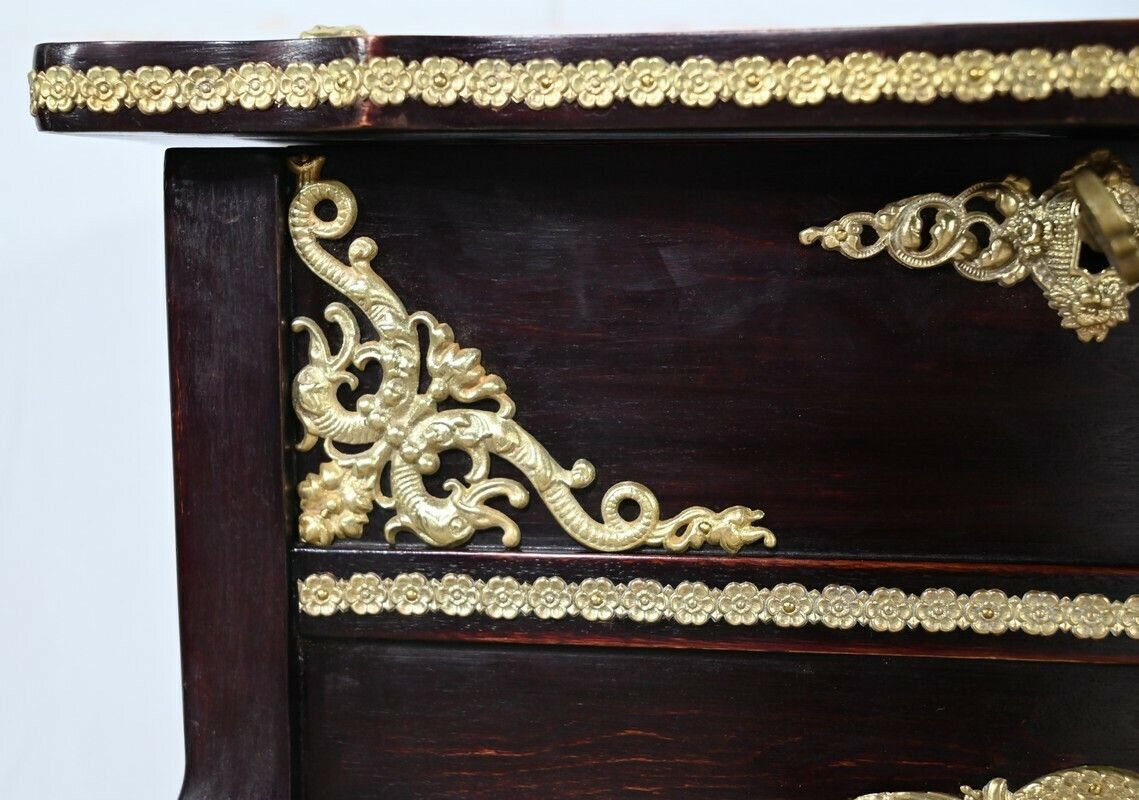 photo vintage Middle Display Table In Stained Mahogany, Louis XV Style, Napoleon III Period – Mid 19th Century