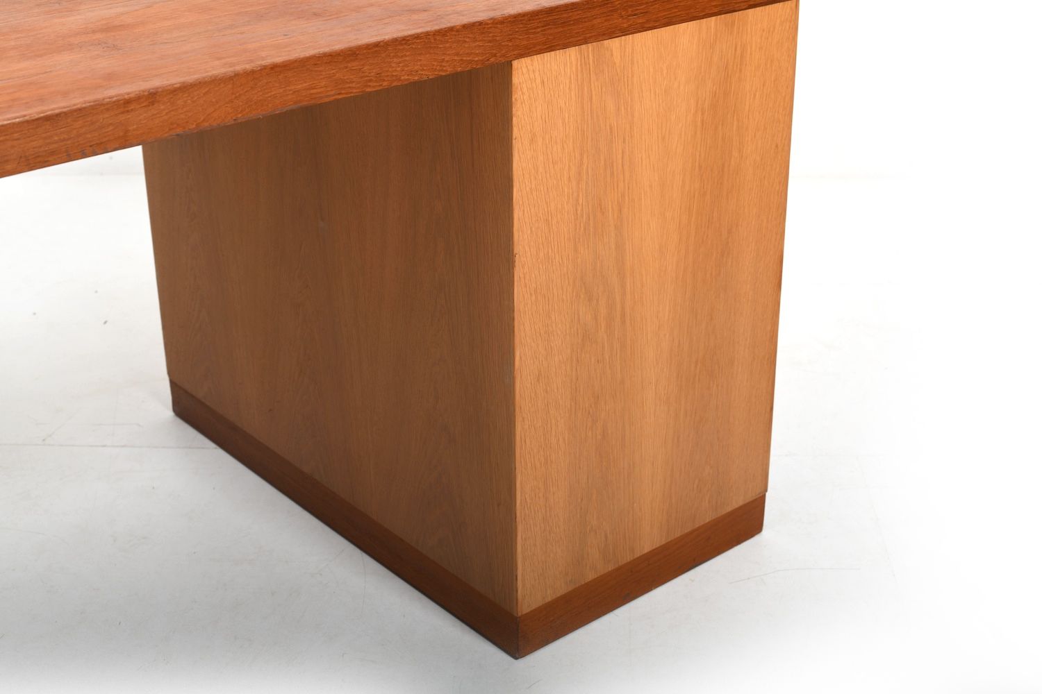 Early Desk By Ejnar Larsen & Aksel Bender Madsen photo vinterior