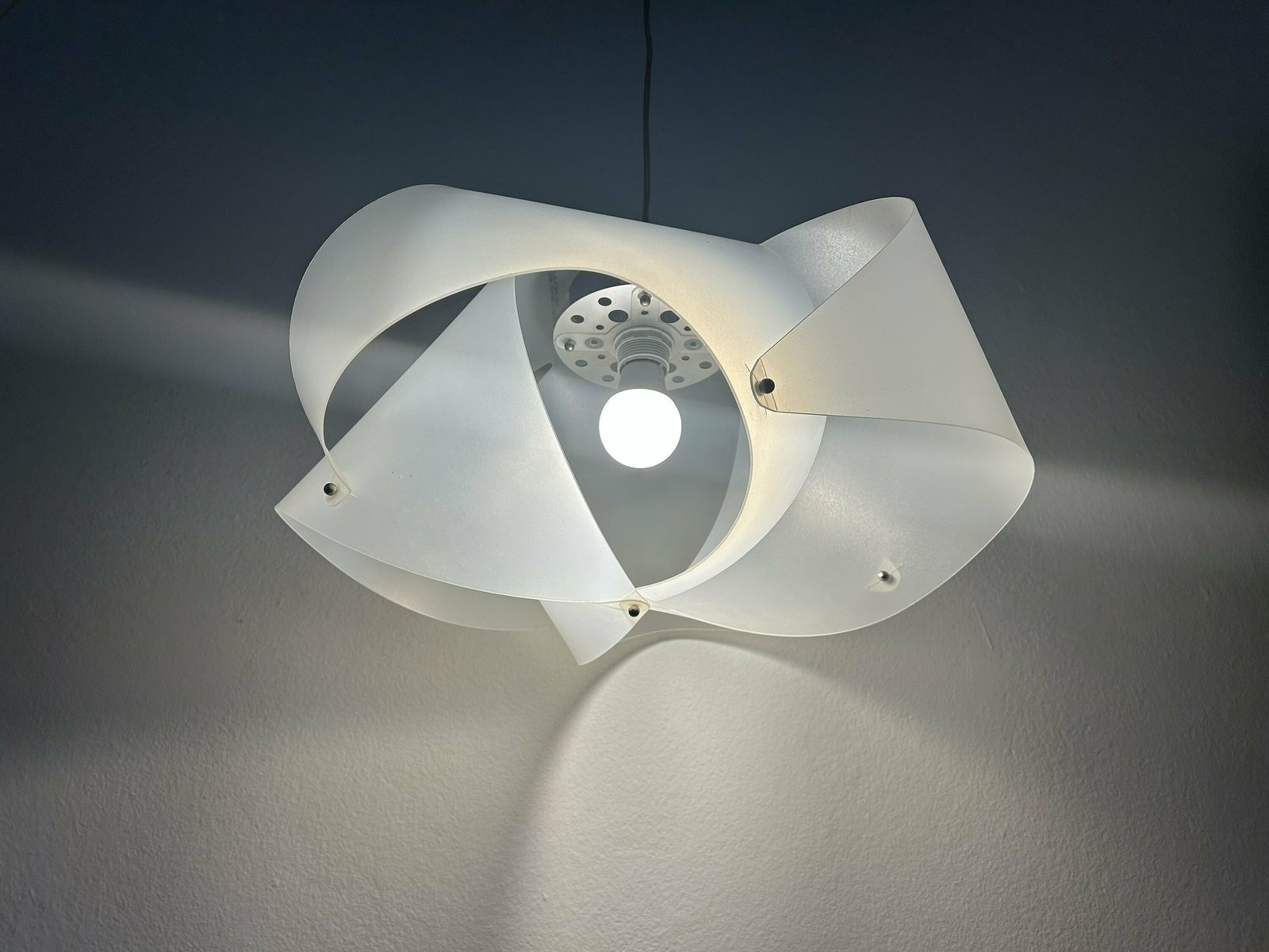 photo furniture Vintage Lamp Foulard Sp Designer Lamp Elika By Samuel Parker / Minimalist Italian Post Modern Design / Origami Lamp