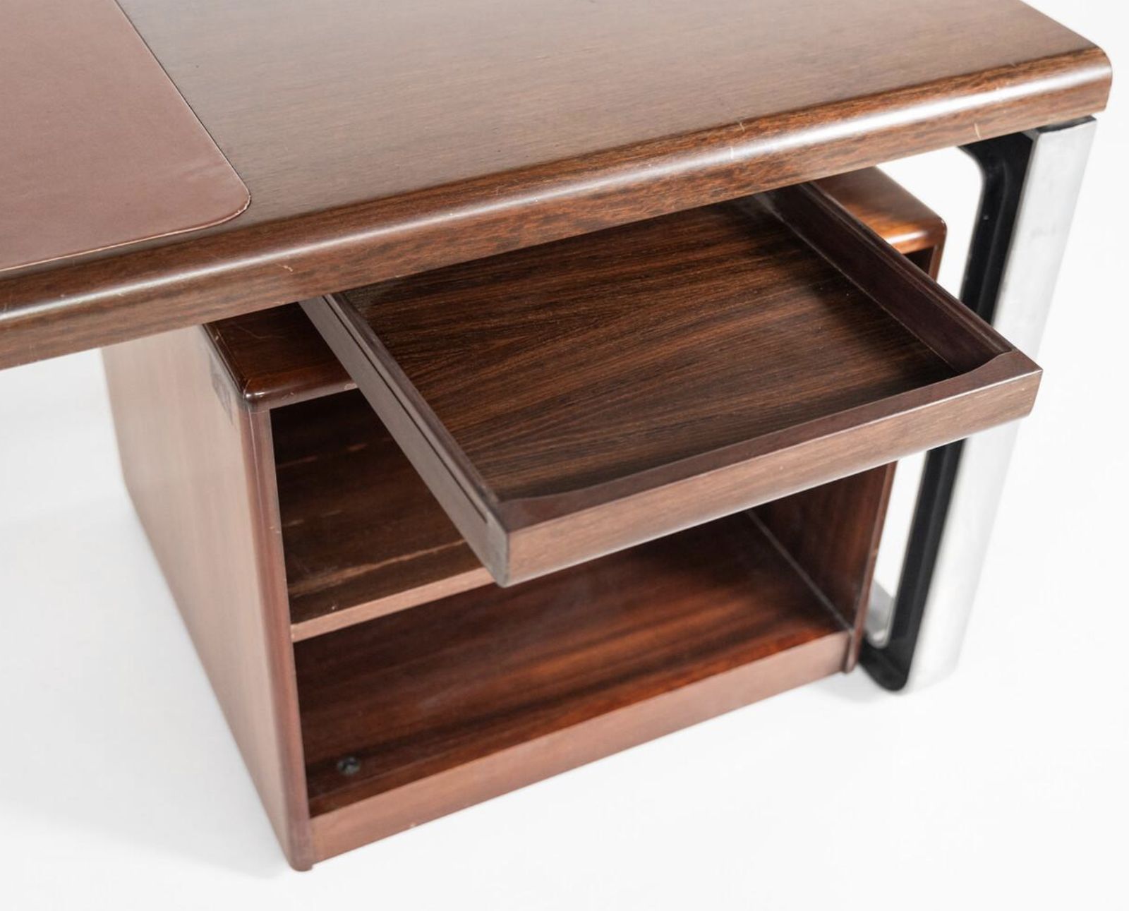 Mid Century Modern T333 Desk By Oslvado Borsani And Eugenio Gerli For Tecno photo Furniture
