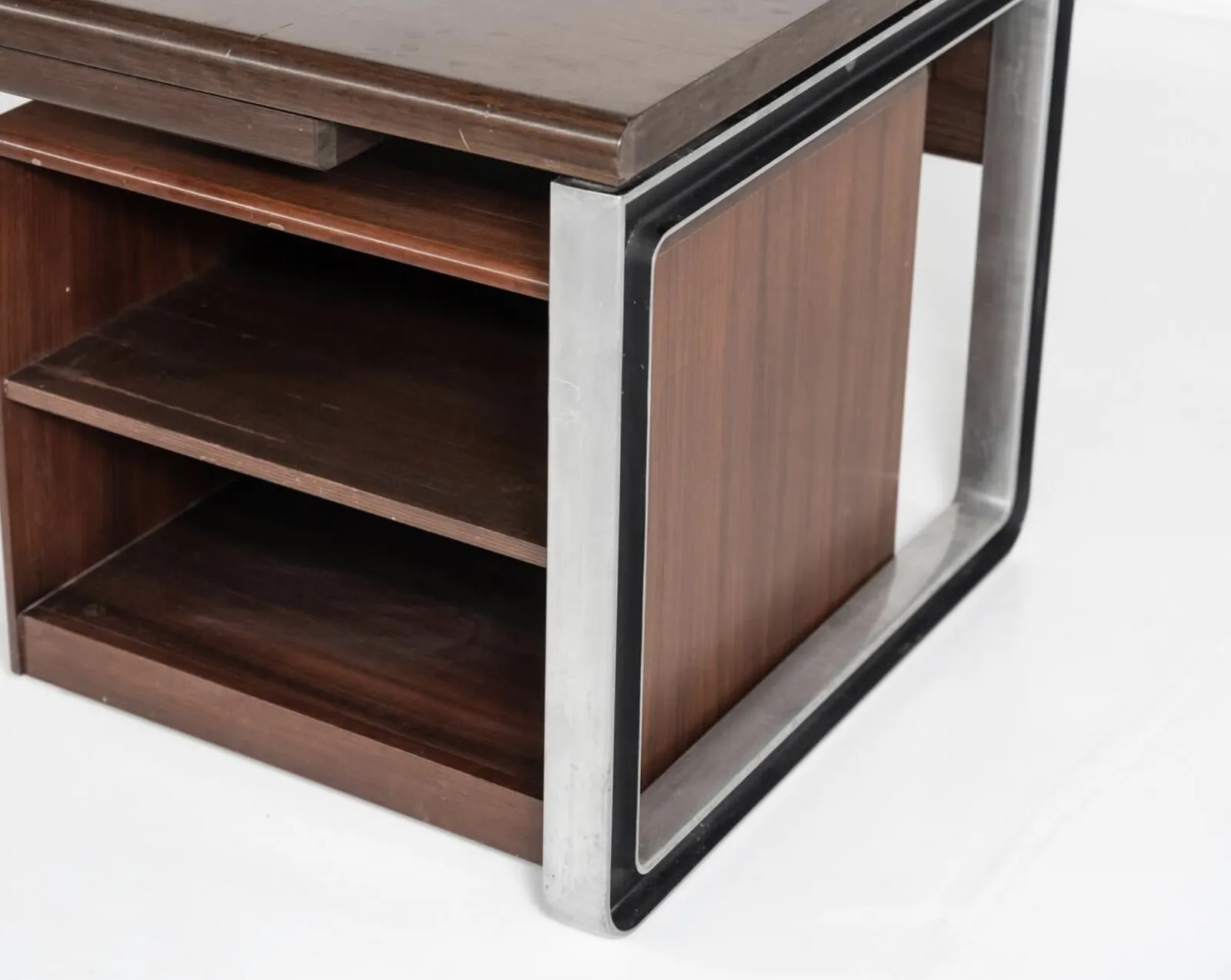 photo vinterior Mid Century Modern T333 Desk By Oslvado Borsani And Eugenio Gerli For Tecno