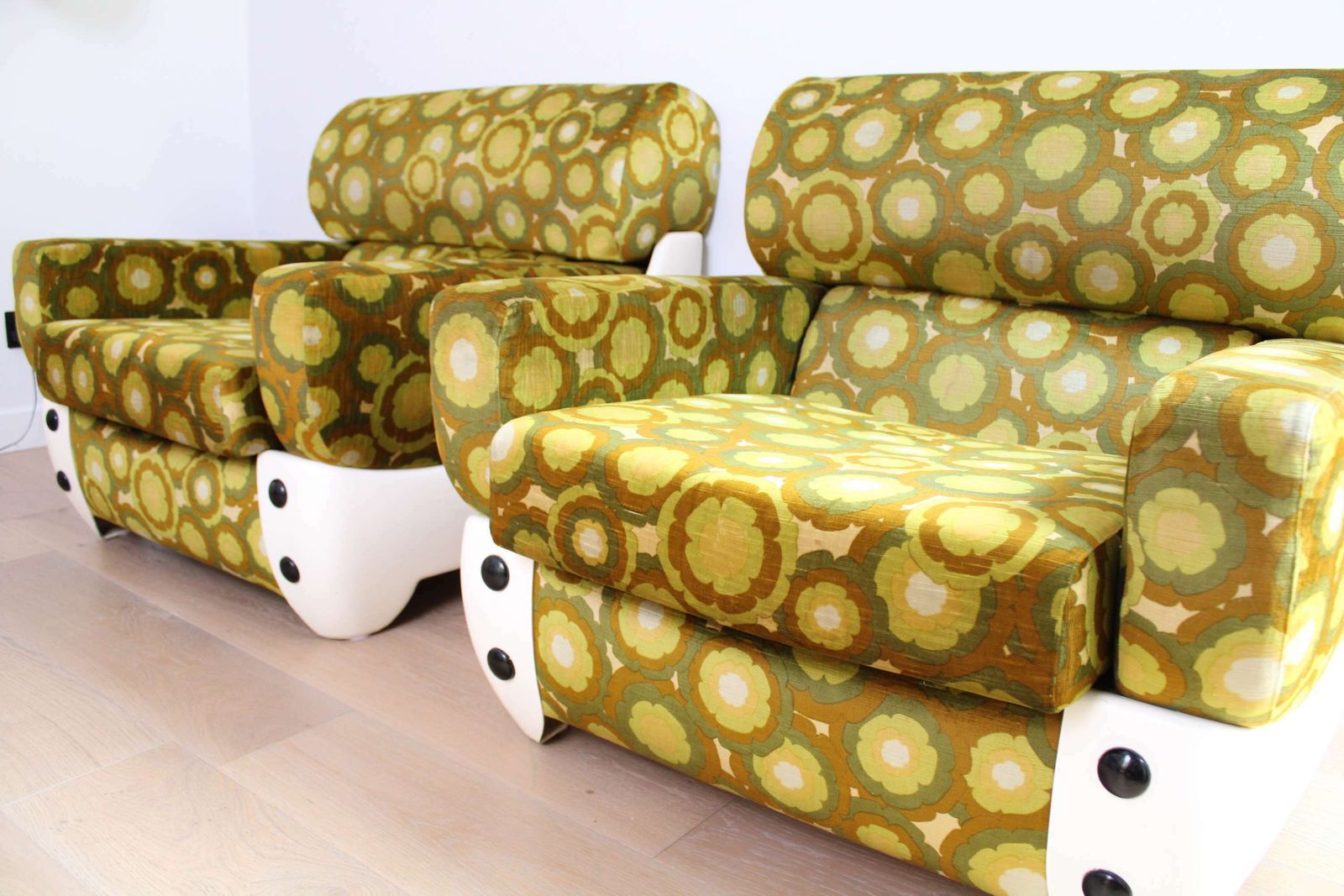 A Pair Of Vintage Mid Century Modern Arm Chairs   Italy 1970s