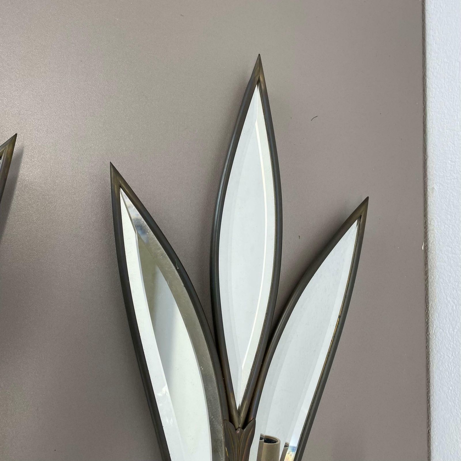 photo vintage Set Of Two Xxl 56cm Floral Mirror And Bronze Theatre Wall Light, France 1970 No1