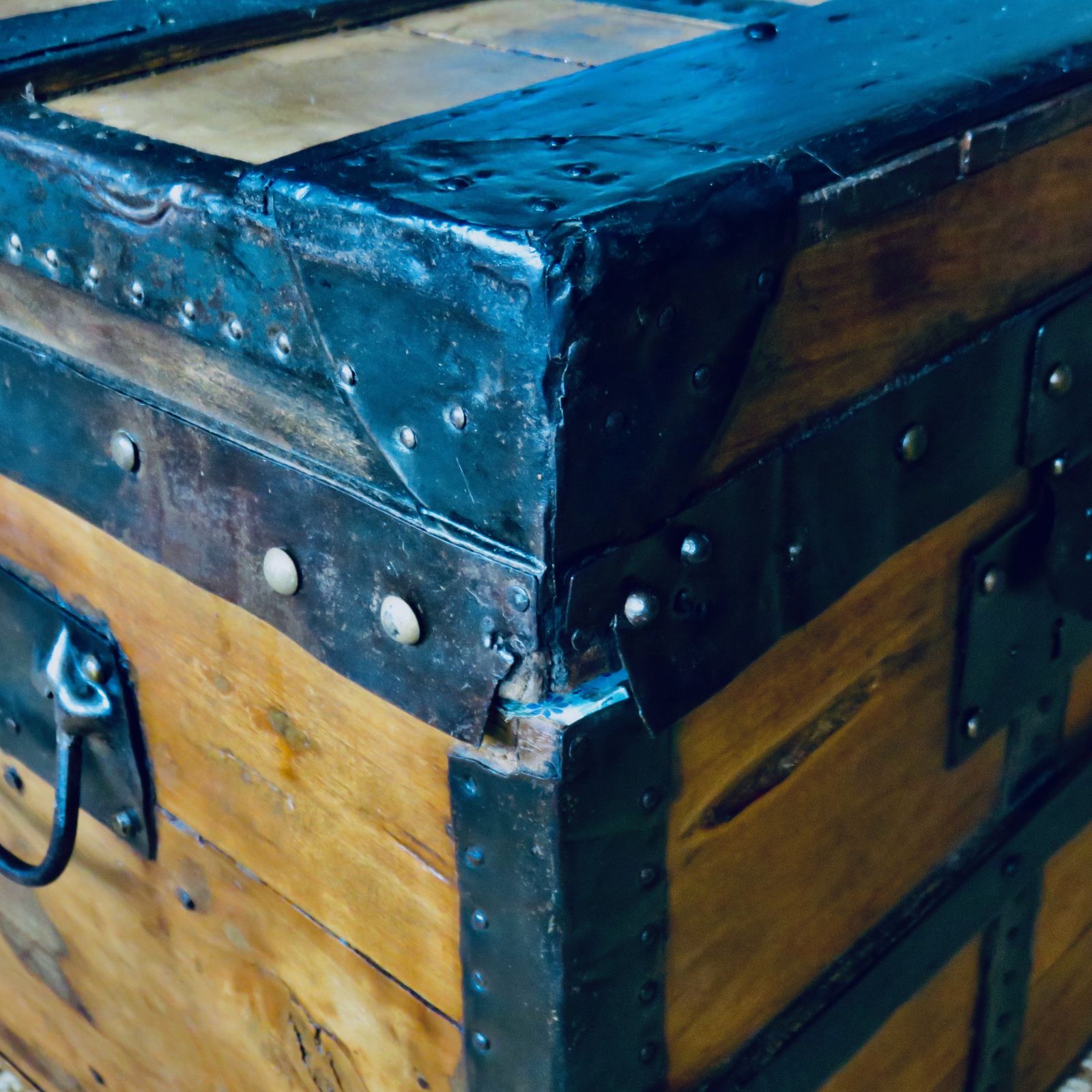 Cargo Trunk Or Seat. Wood And Metal, Frane Around 1900. photo vinterior
