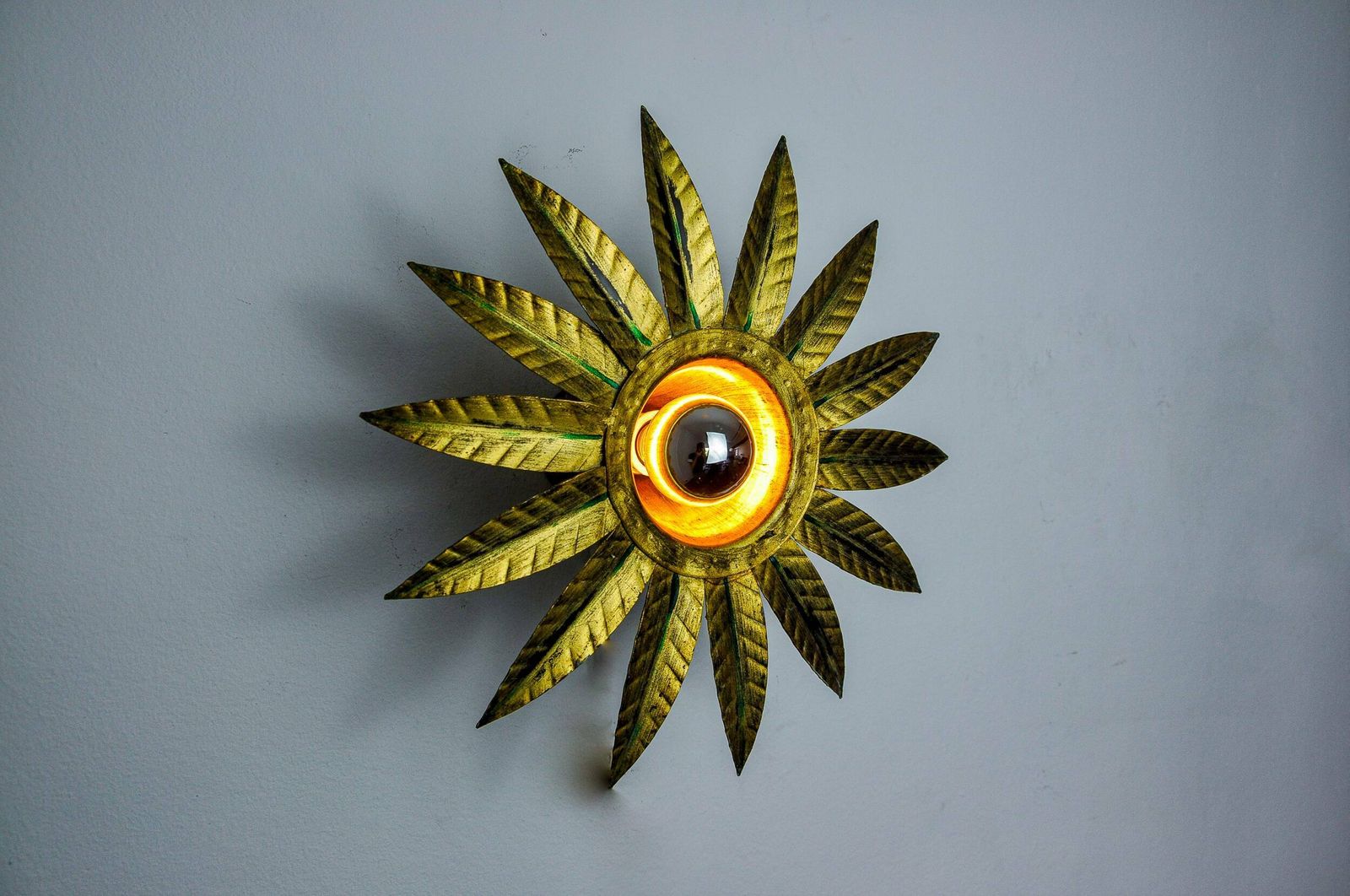 Brutalist Sun Wall Lamp In Gilded Metal With Gold Leaf, Italy, 1970 photo vinterior