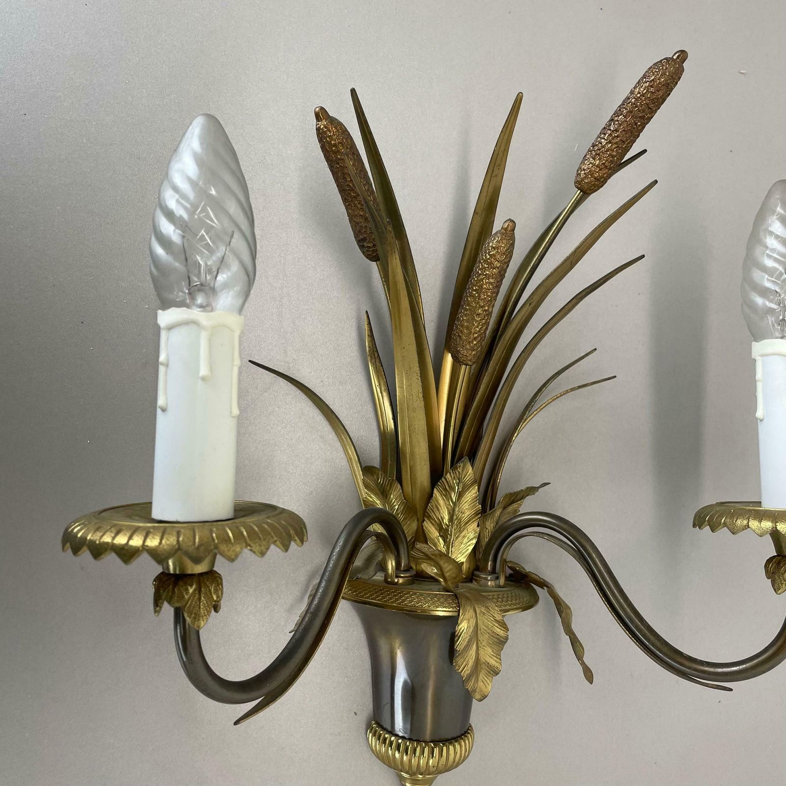 Set Of 2 Heavy Brass Florentiner Wall Lights By Maison Charles, France 1970s photo vinterior