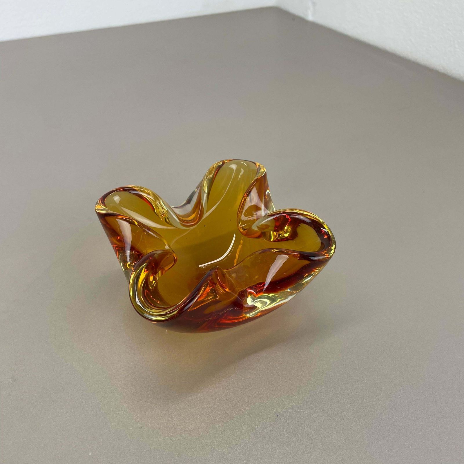 Unique Murano Glass "Yellow" Bowl Element Shell Ashtray Murano, Italy, 1970 photo 480.0