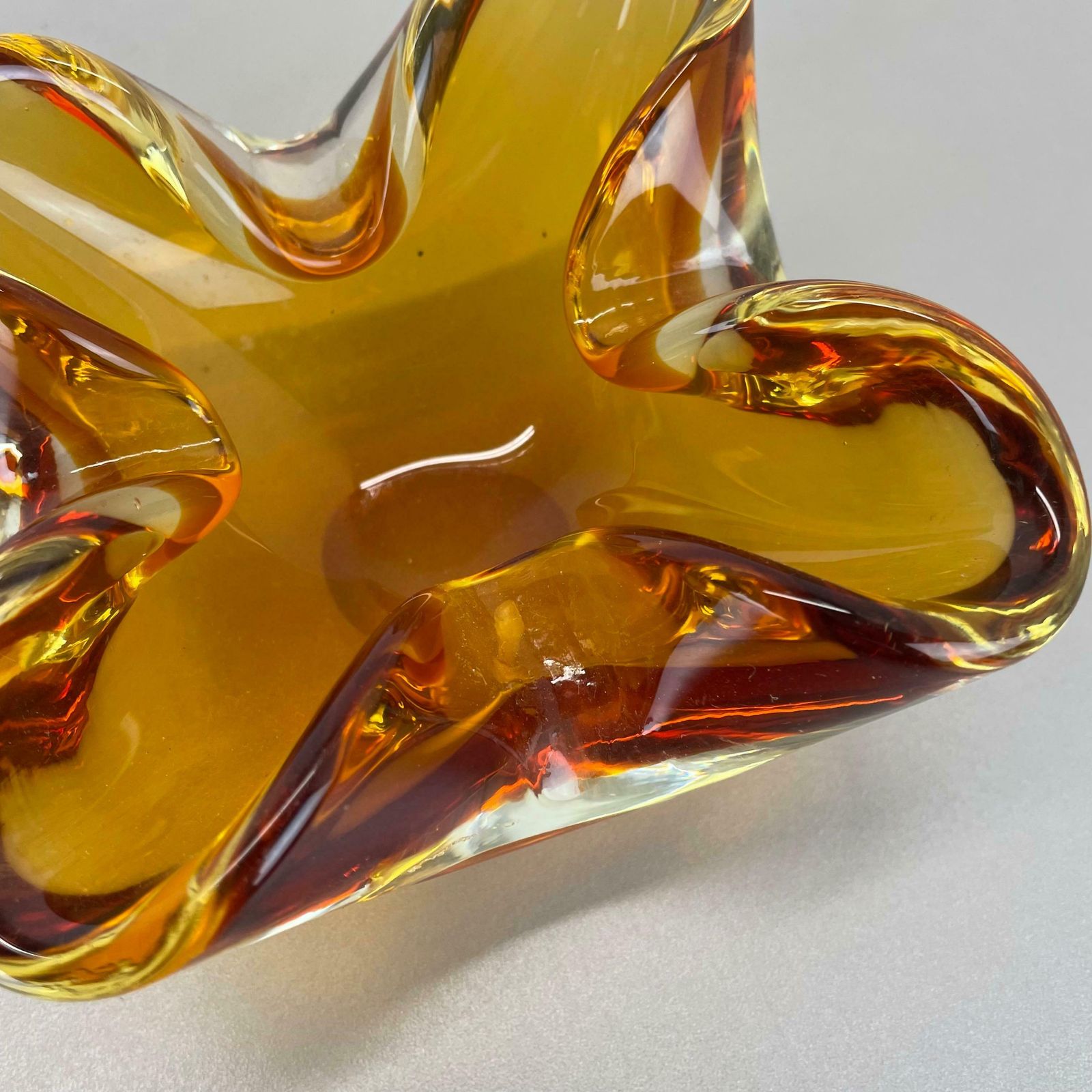 photo furniture Unique Murano Glass "Yellow" Bowl Element Shell Ashtray Murano, Italy, 1970